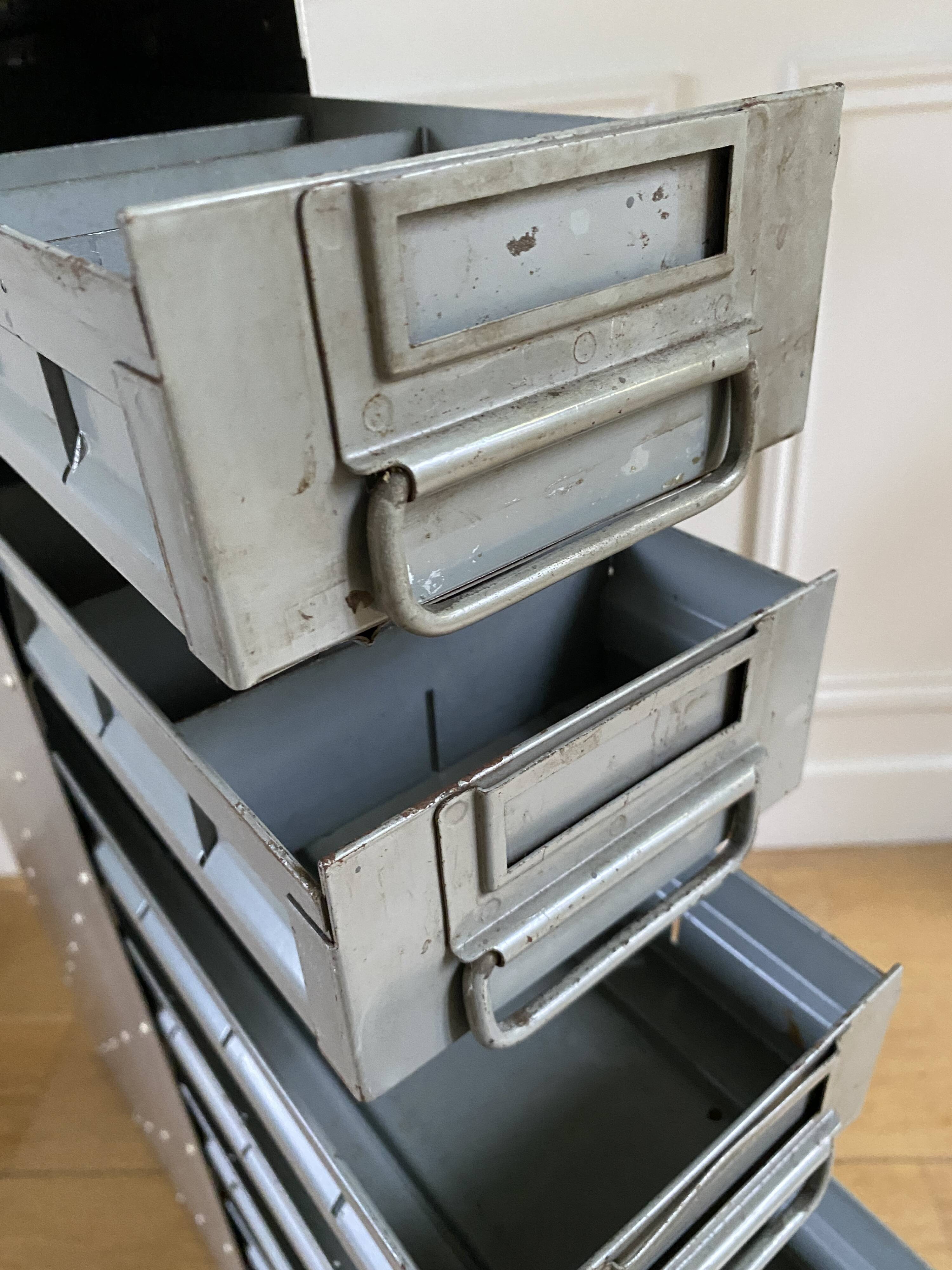 Meuble d'atelier en métal pour outils visserie 8 tiroirs vintage