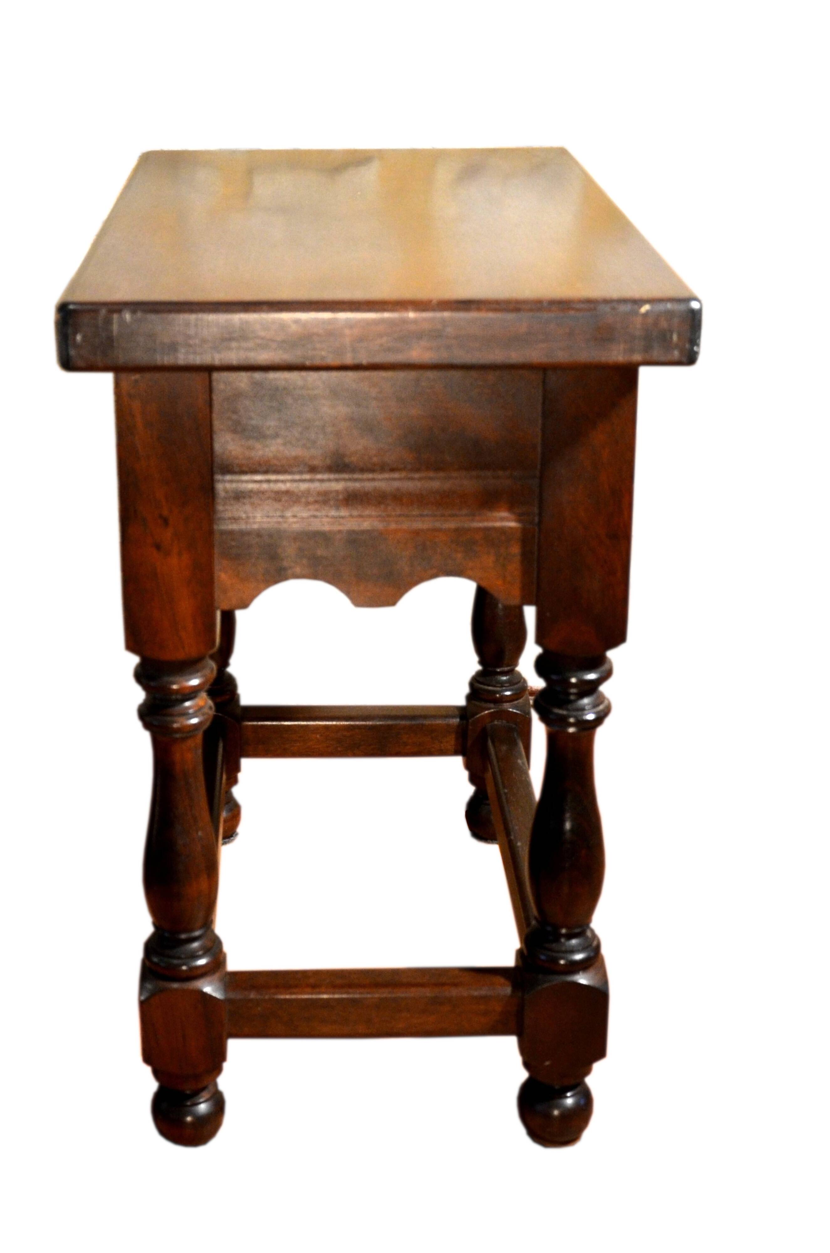 Solid oak bedside table, 59x37x57cm