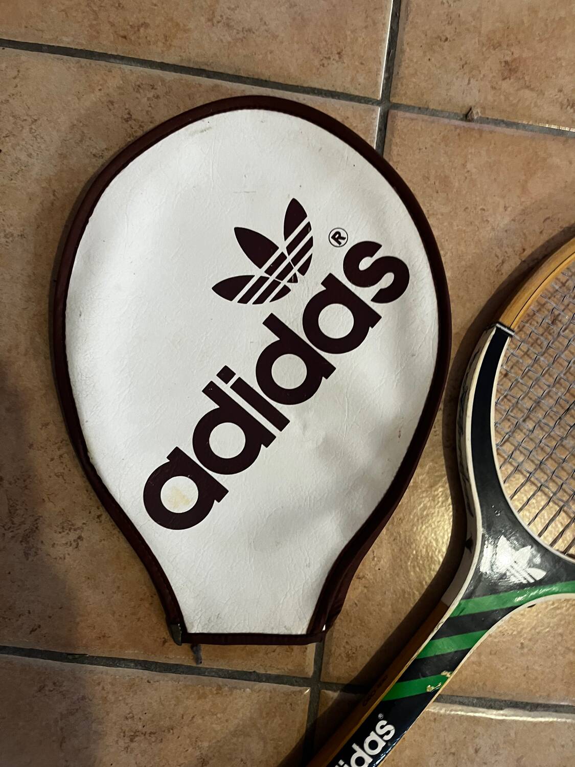 Ancienne Raquette de Tennis Adidas ADS 030 + Pochette de Protection –