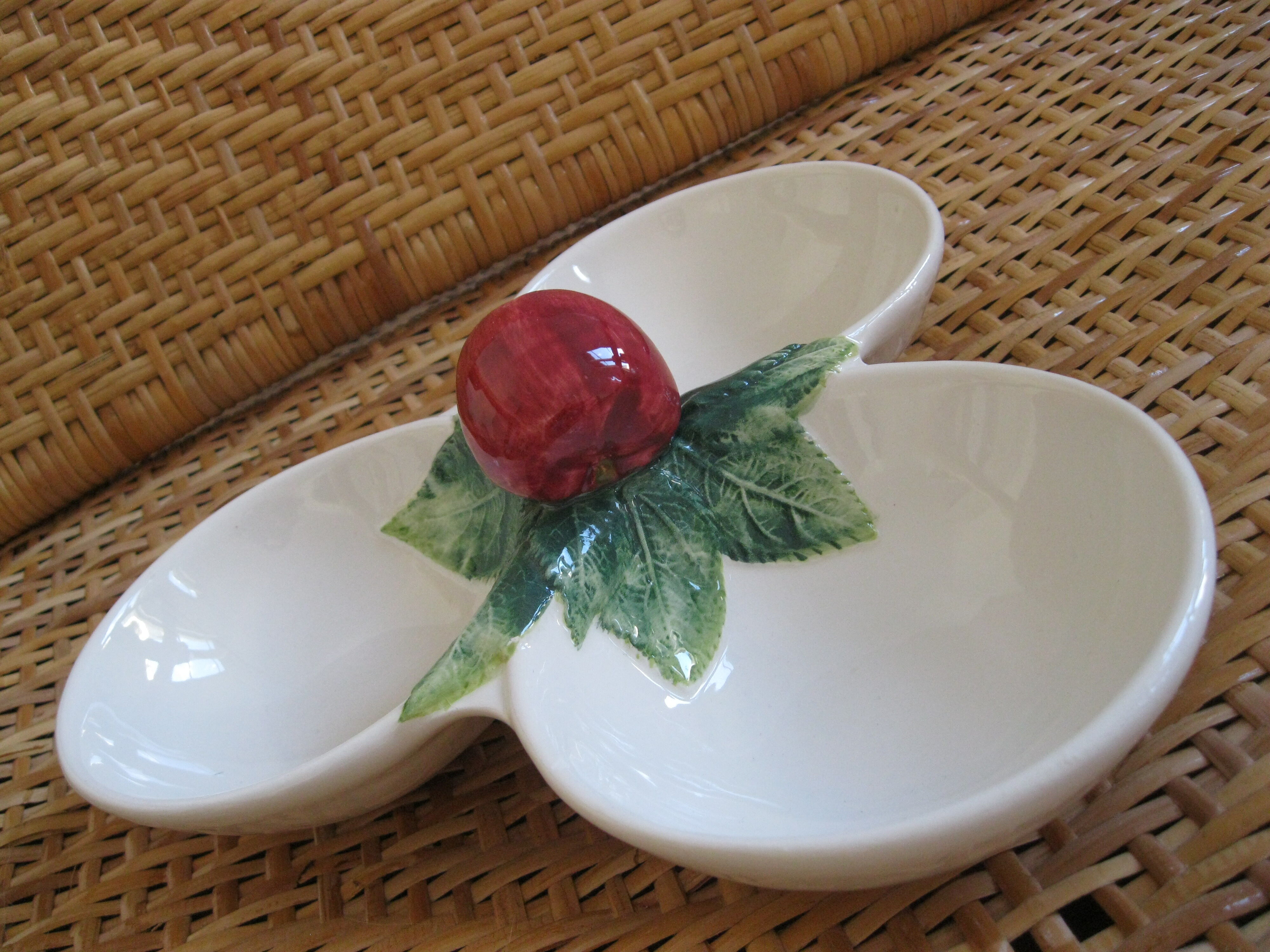 Apple dabbling aperitif dish