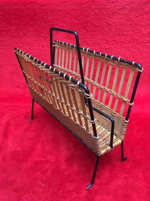 Metal and rattan magazine rack 50