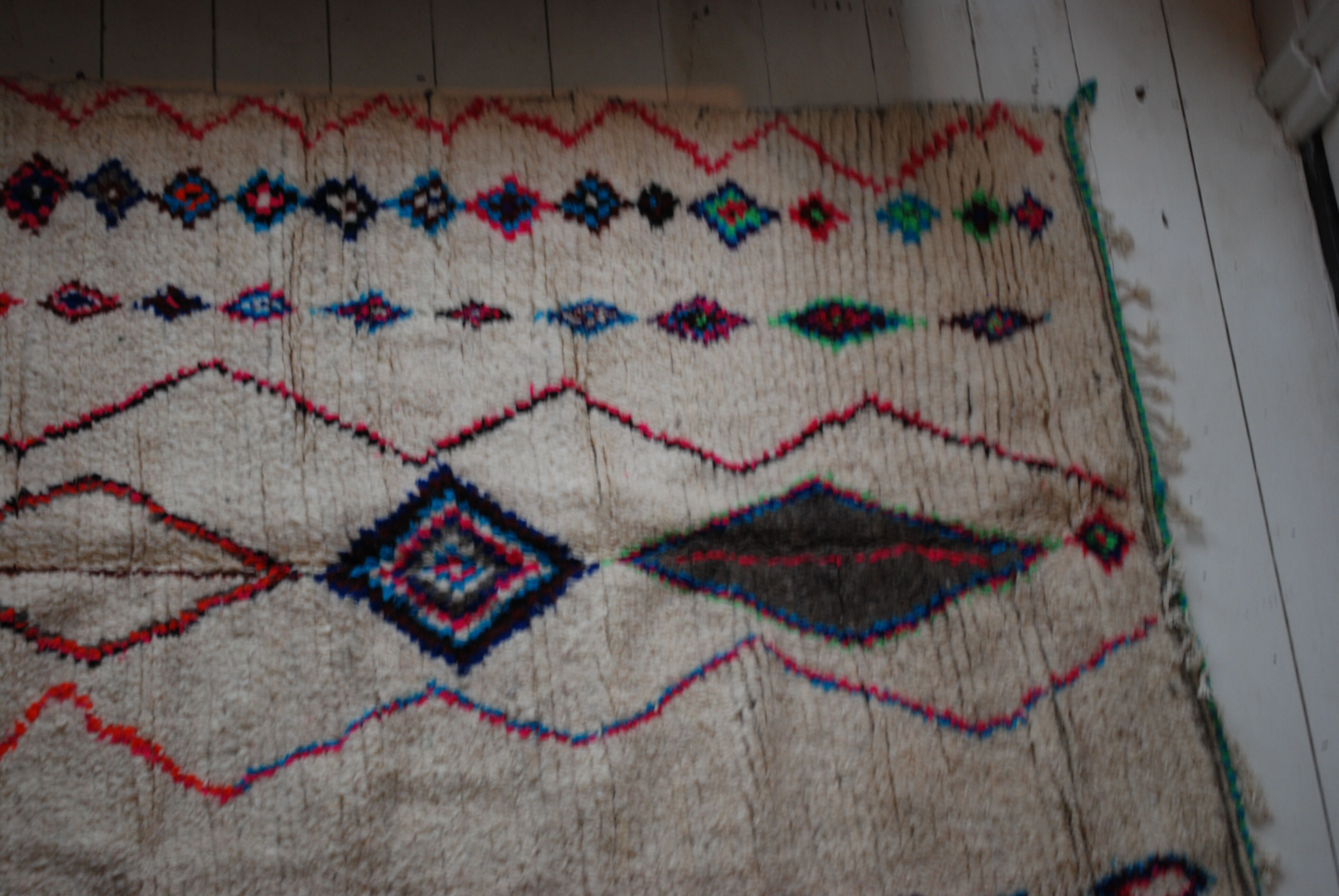 Berber vintage rug 100% wool, handcrafted. free shipping in europe. unique! 250x145cm