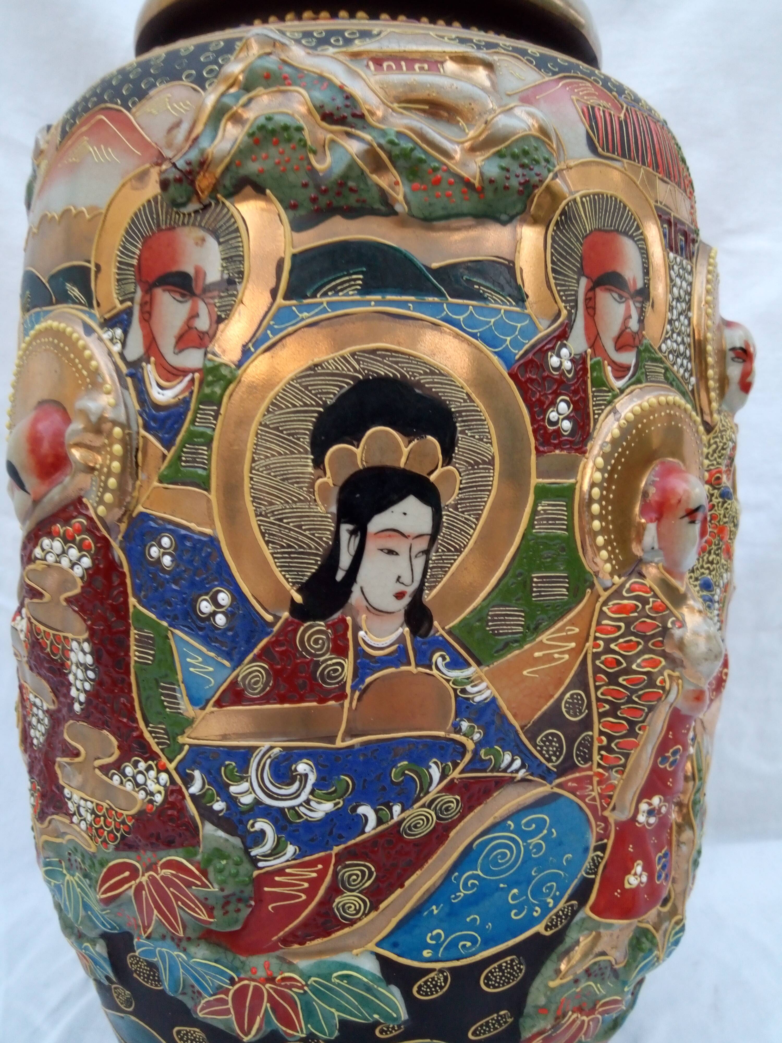 Rare and large vase satsuma in round bump. Mid-20th.