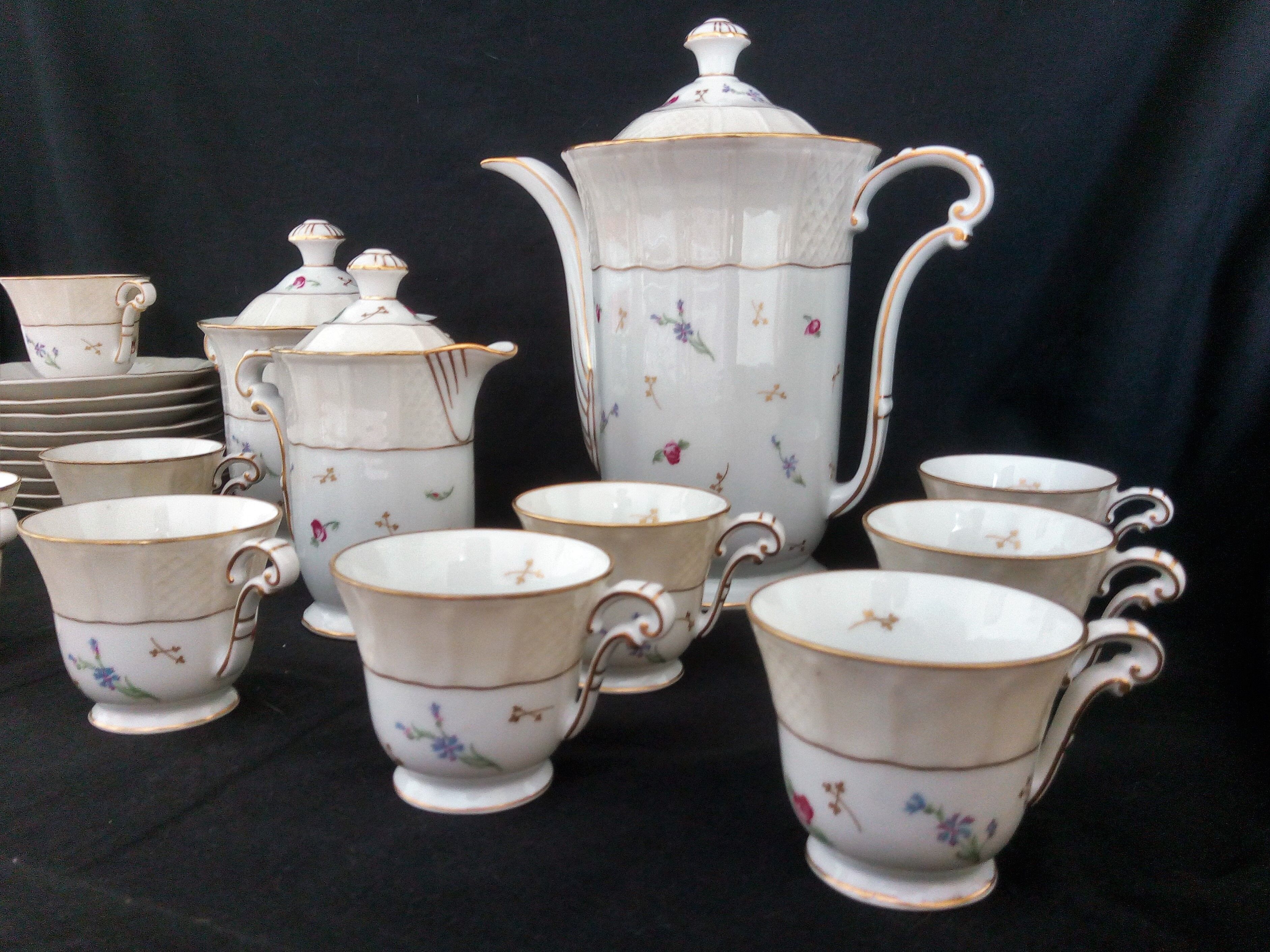 L. Bernardaud & Cie. - Limoges porcelain coffee set, Pompadour model, 1900s - 1927s