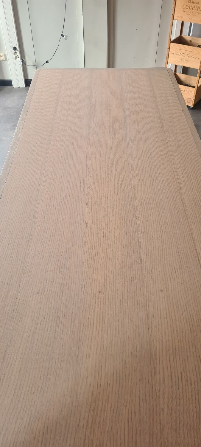 Dining table metal feet