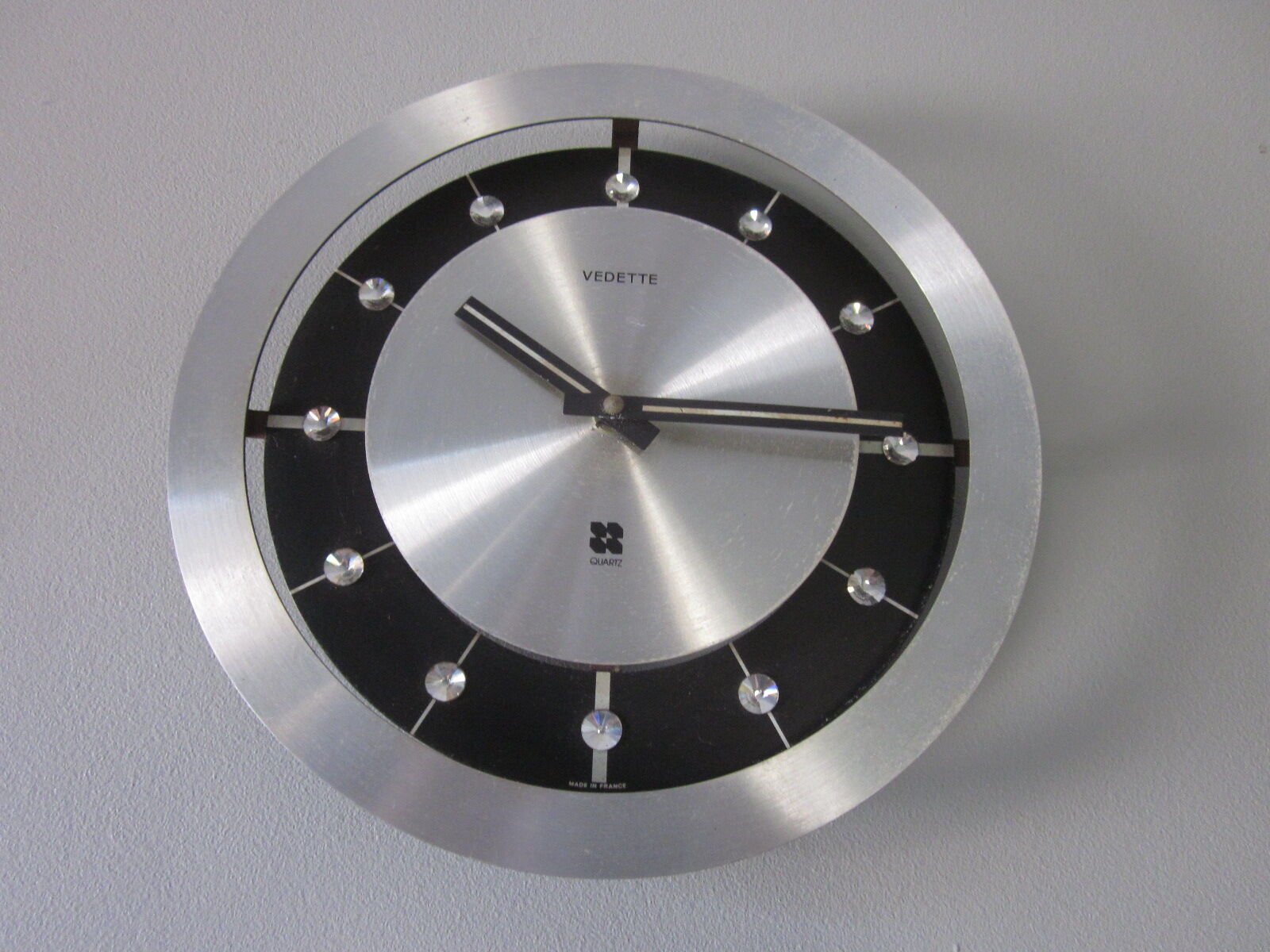 Wall clock 70