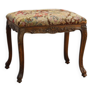 Tabouret sculpté de - point