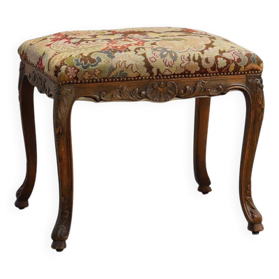 Tabouret sculpté de style Louis XV avec tapisserie au point de croix, France vers 1880