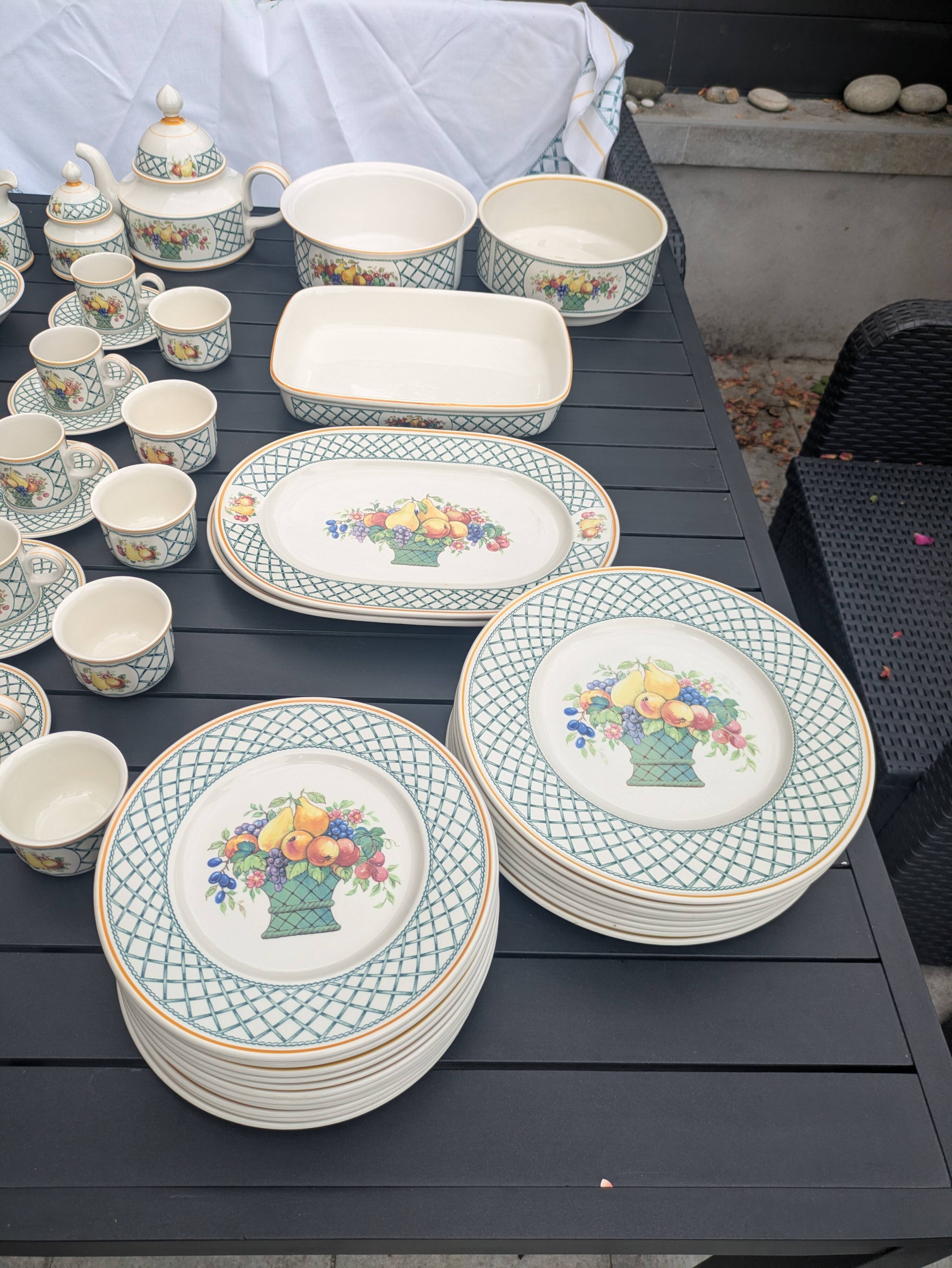 Service Basket Villeroy and Bosch 69 pieces
