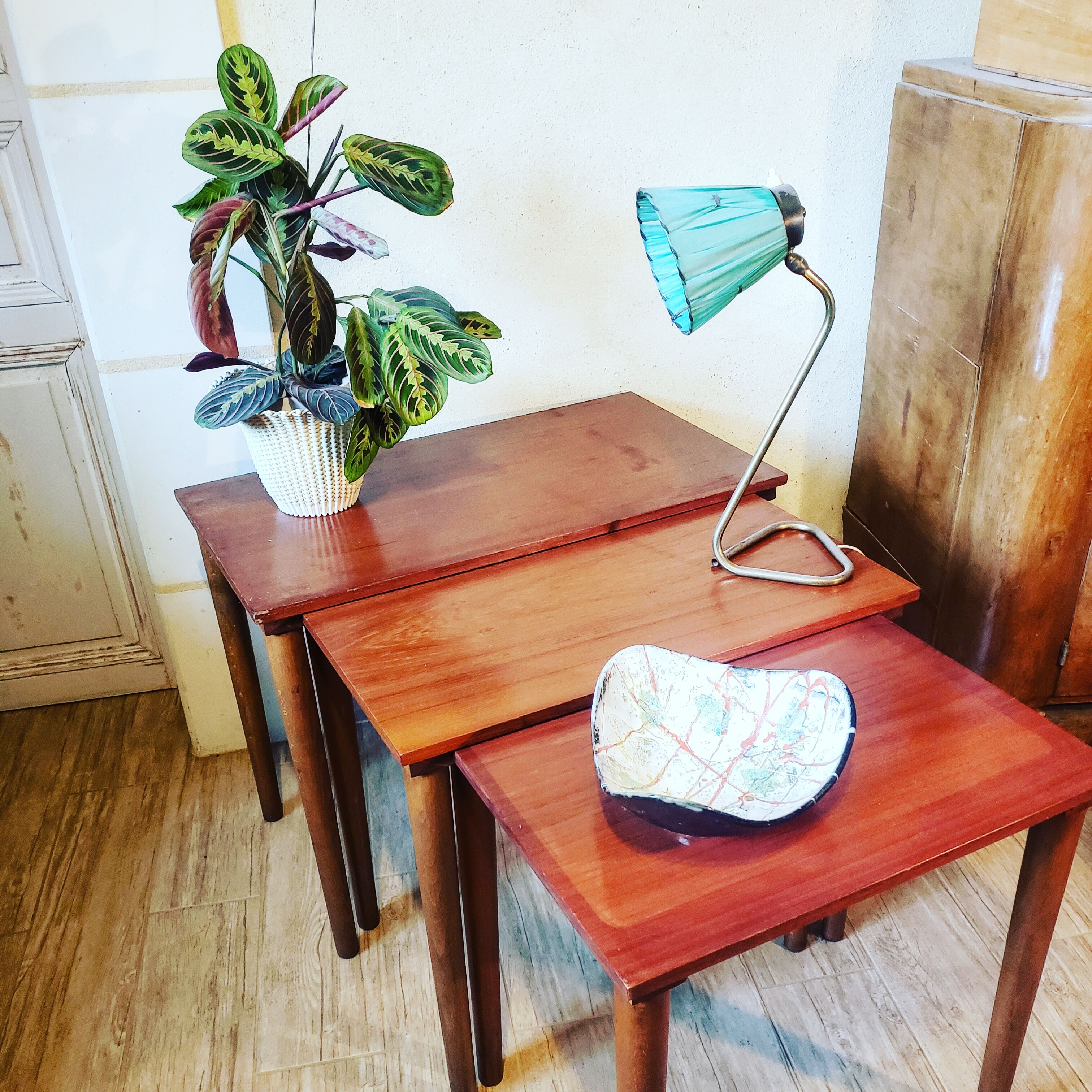 Scandinavian vintage gigognes tables