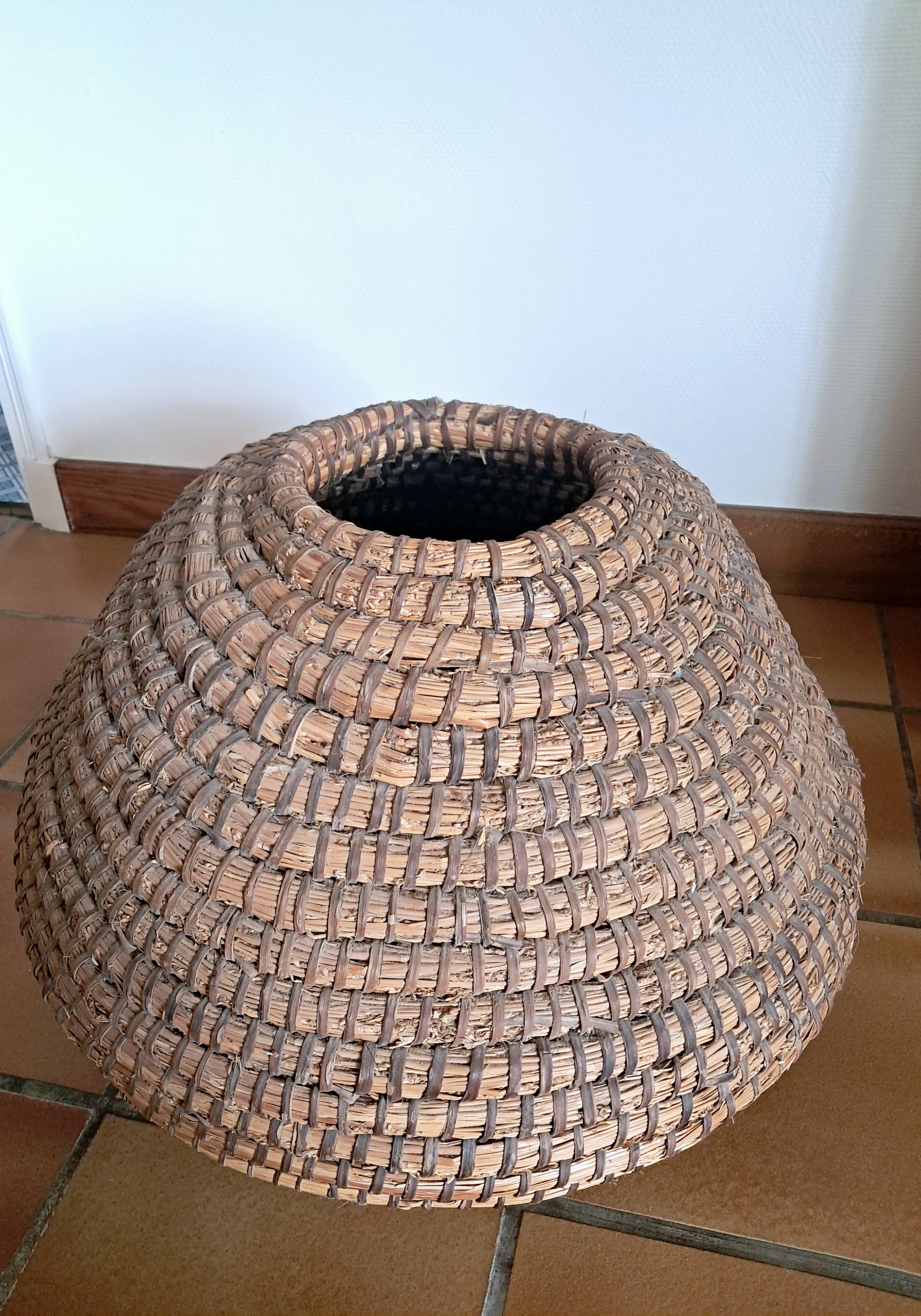 Woven basket. Early 20th century. Handcrafted work.