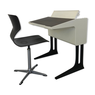 Space age children's desk and chair by Luigi Colani for Flötotto