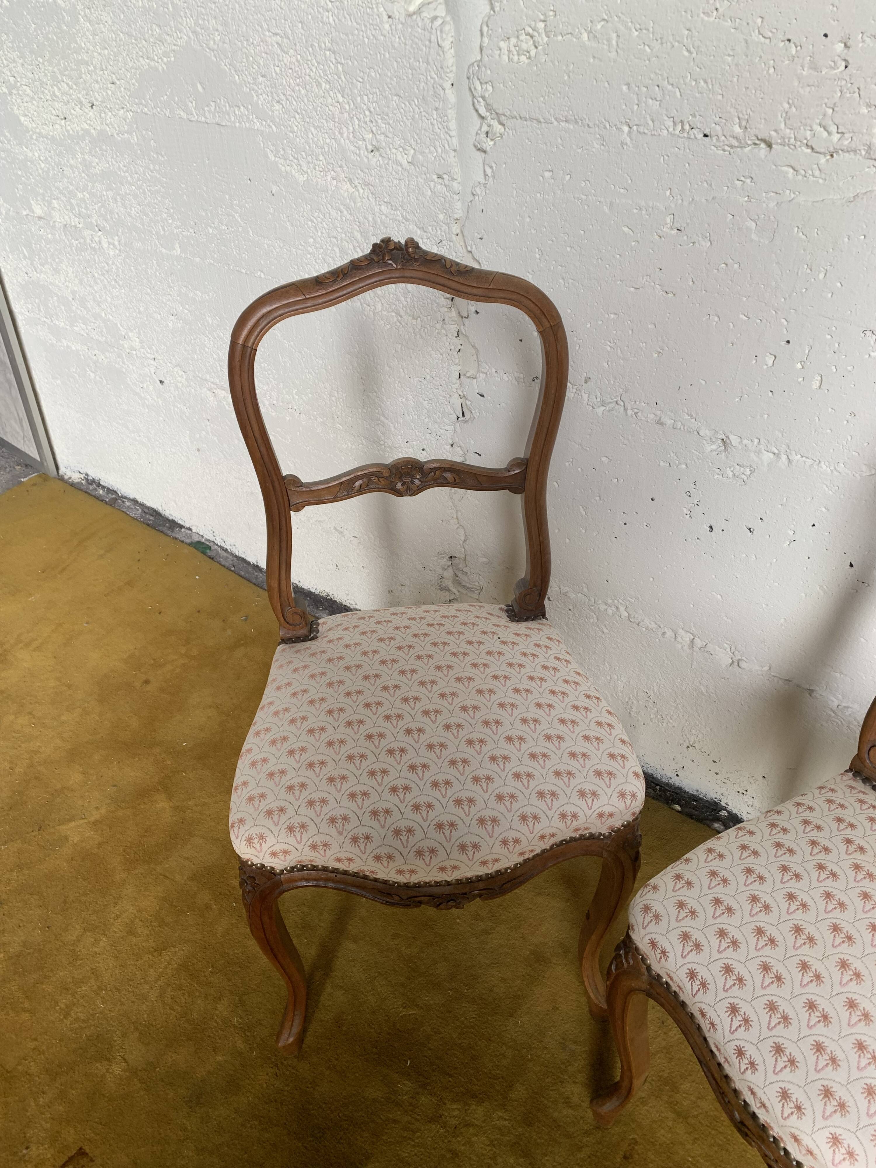 Duo de chaises à décor fleuri