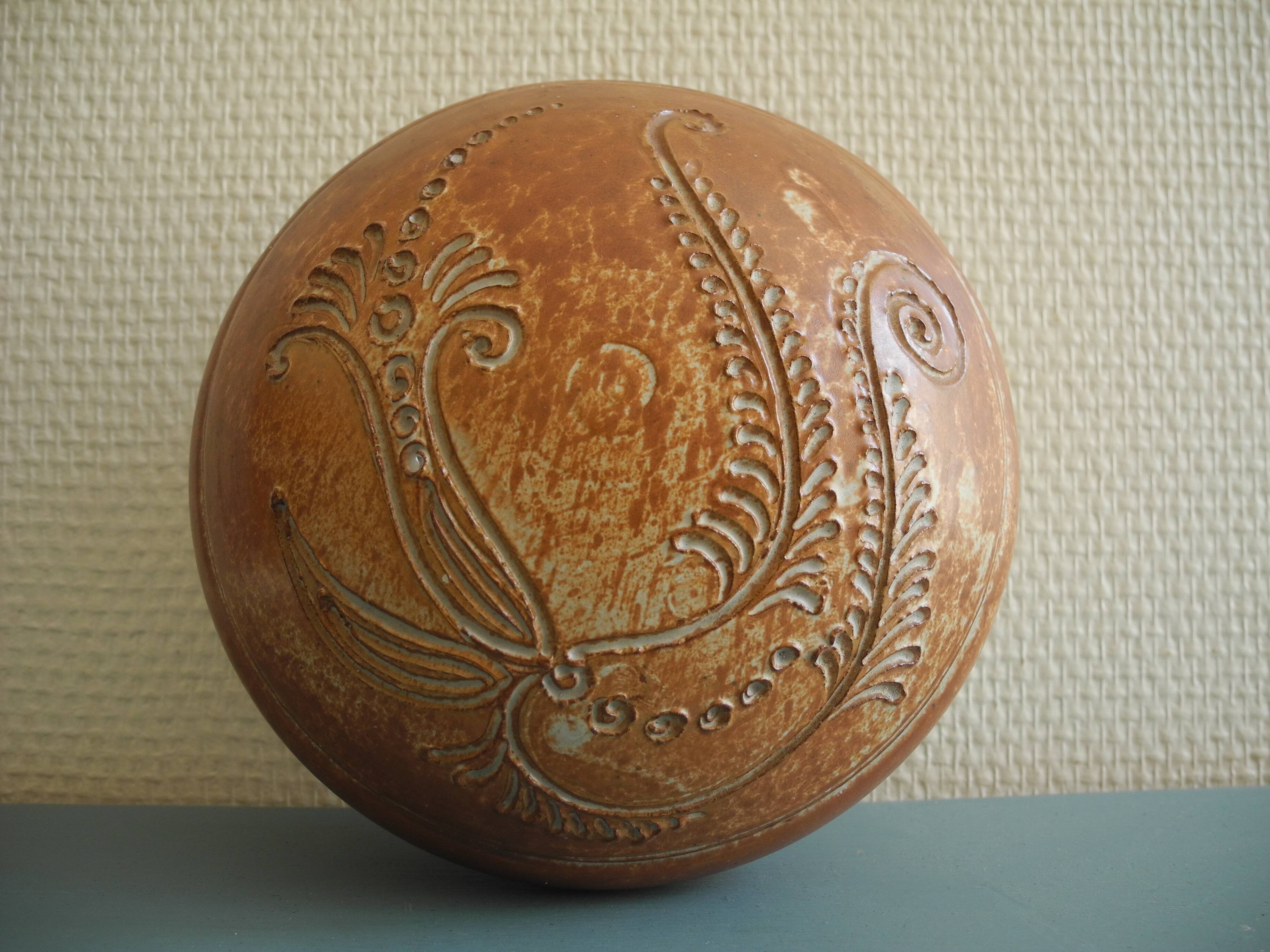 ancienne bouquetière murale pièce unique vintage ceramic wall vase