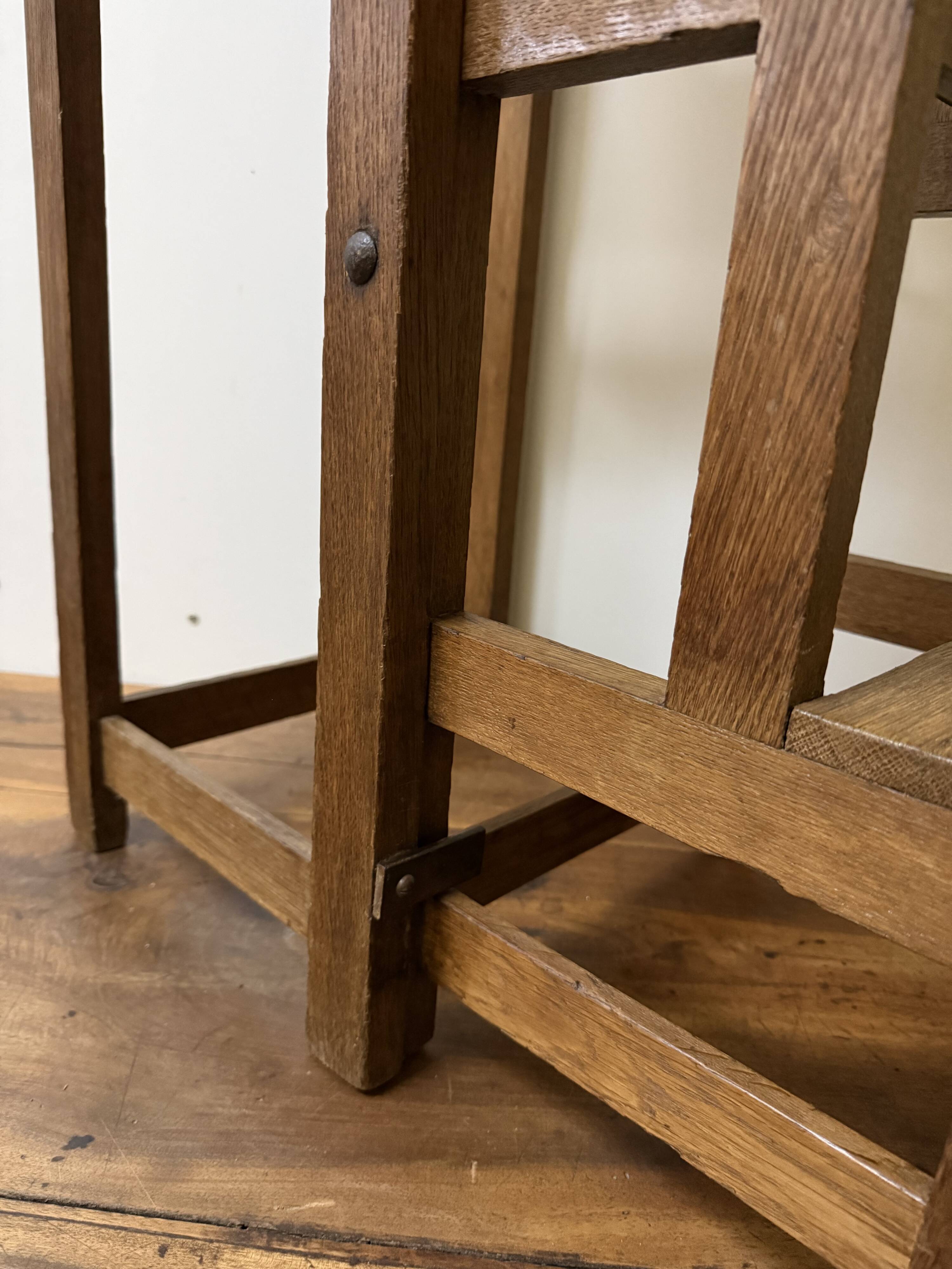 Stool transforming into a step ladder.