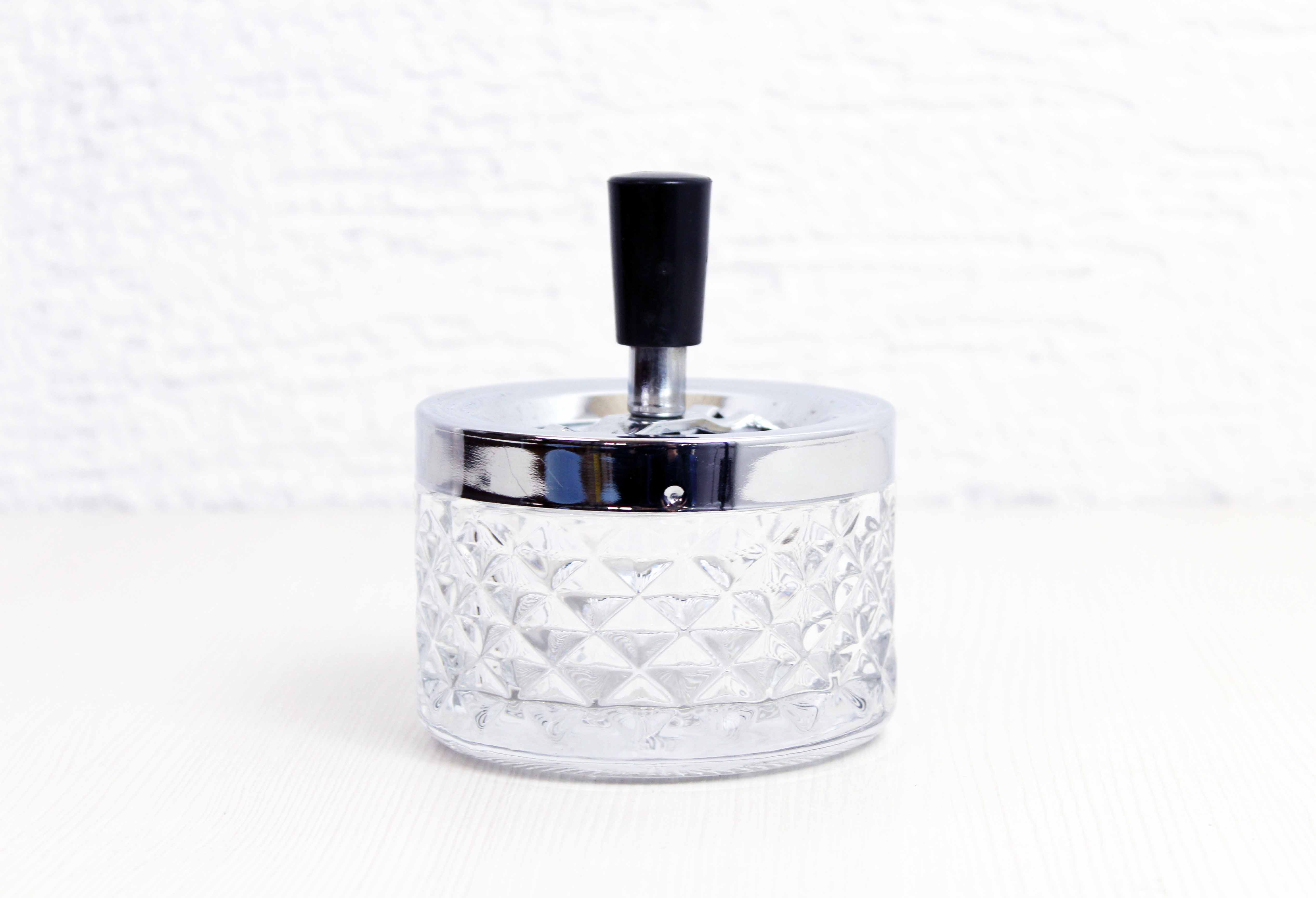 Cendrier poussoir vintage