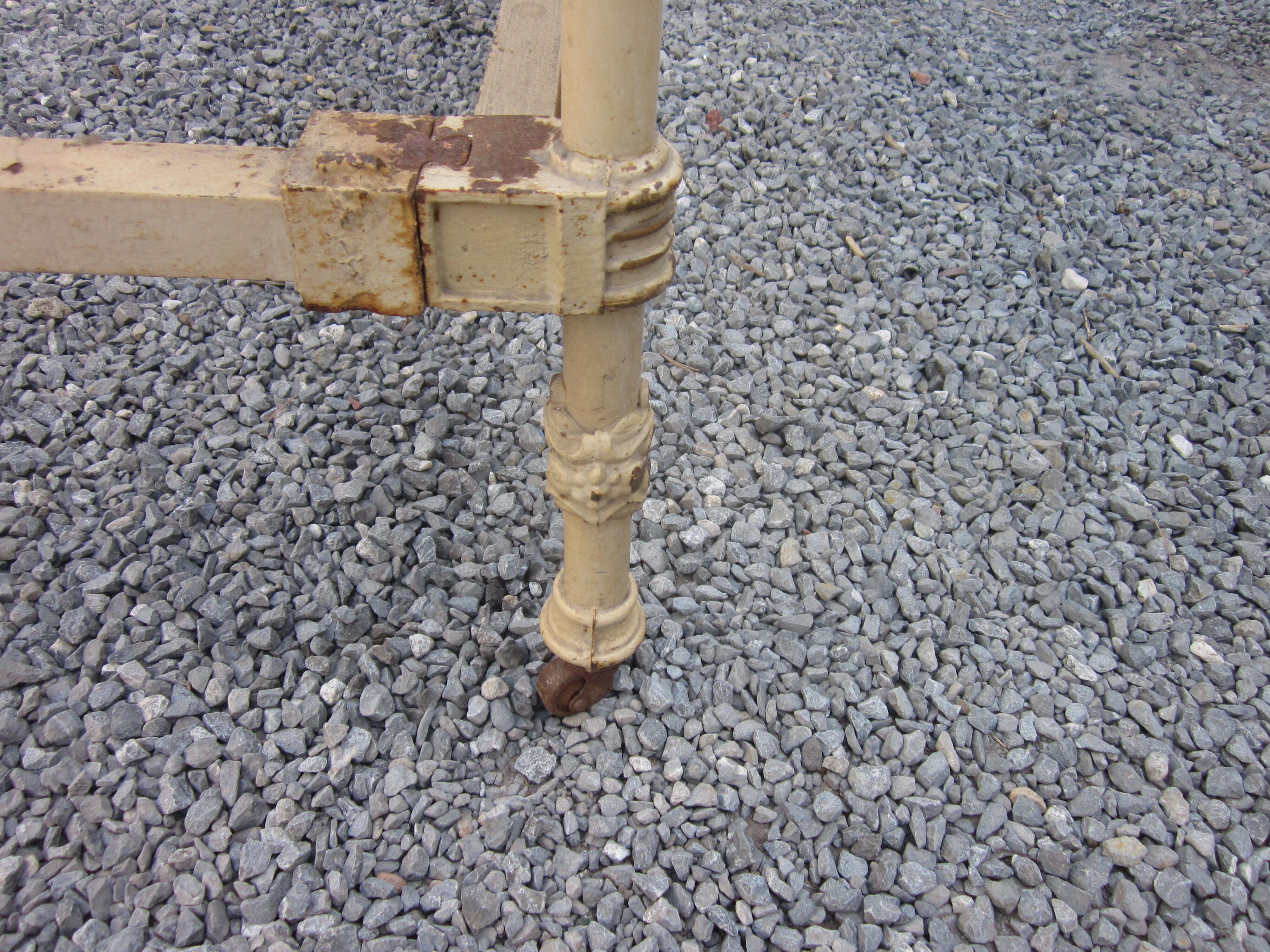 Iron bed of the 20s and 30s