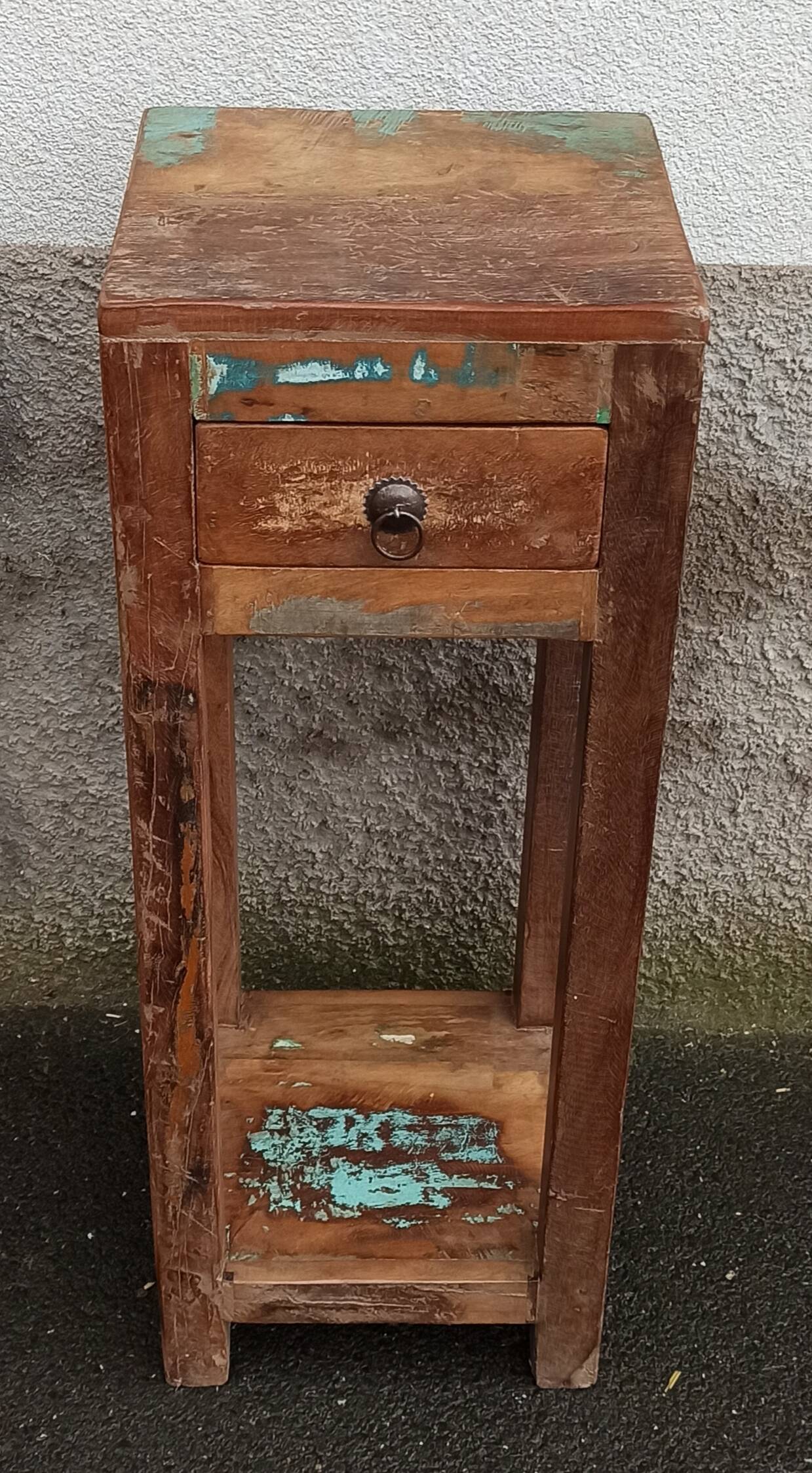 Guéridon en bois avec tiroir