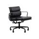 Chaise de bureau Eames EA435 Management Soft Pad entièrement noire par Herman Miller