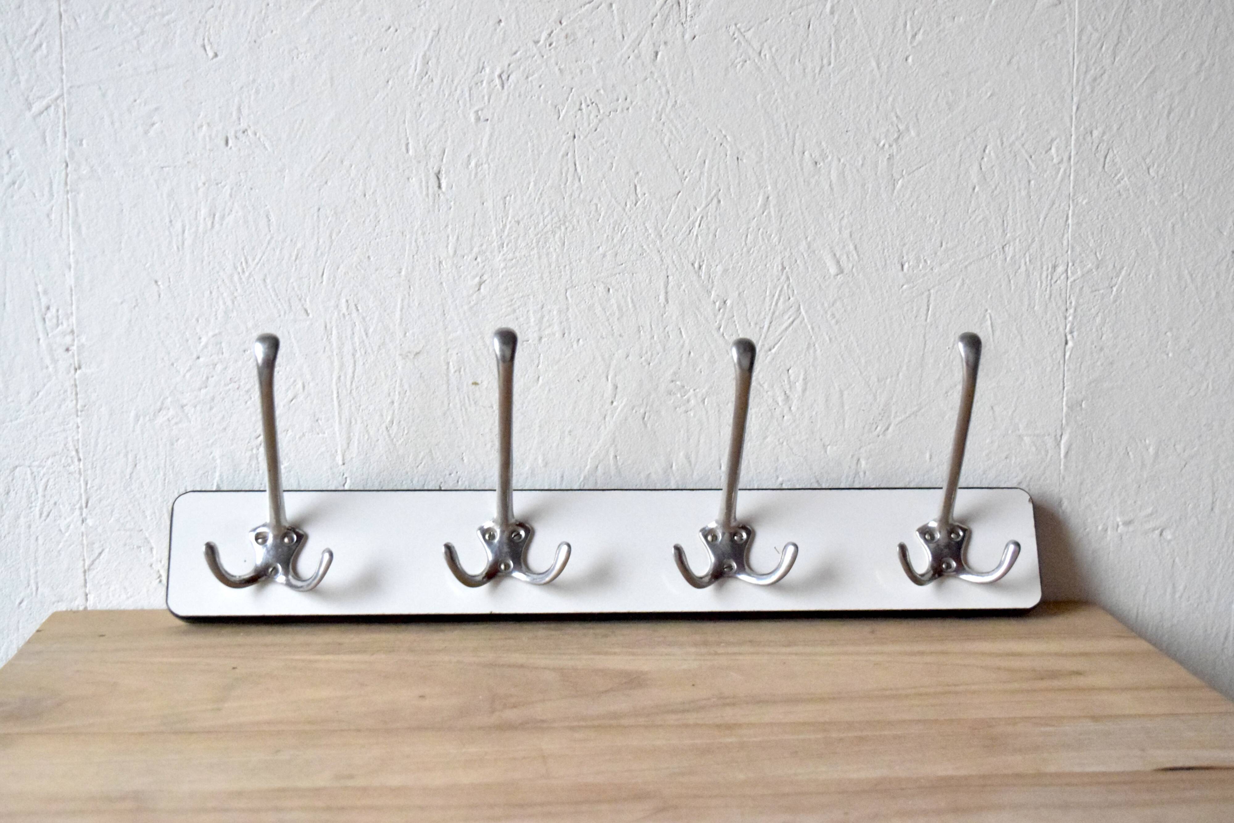 Vintage wall coat rack in white Formica - quadruple hook