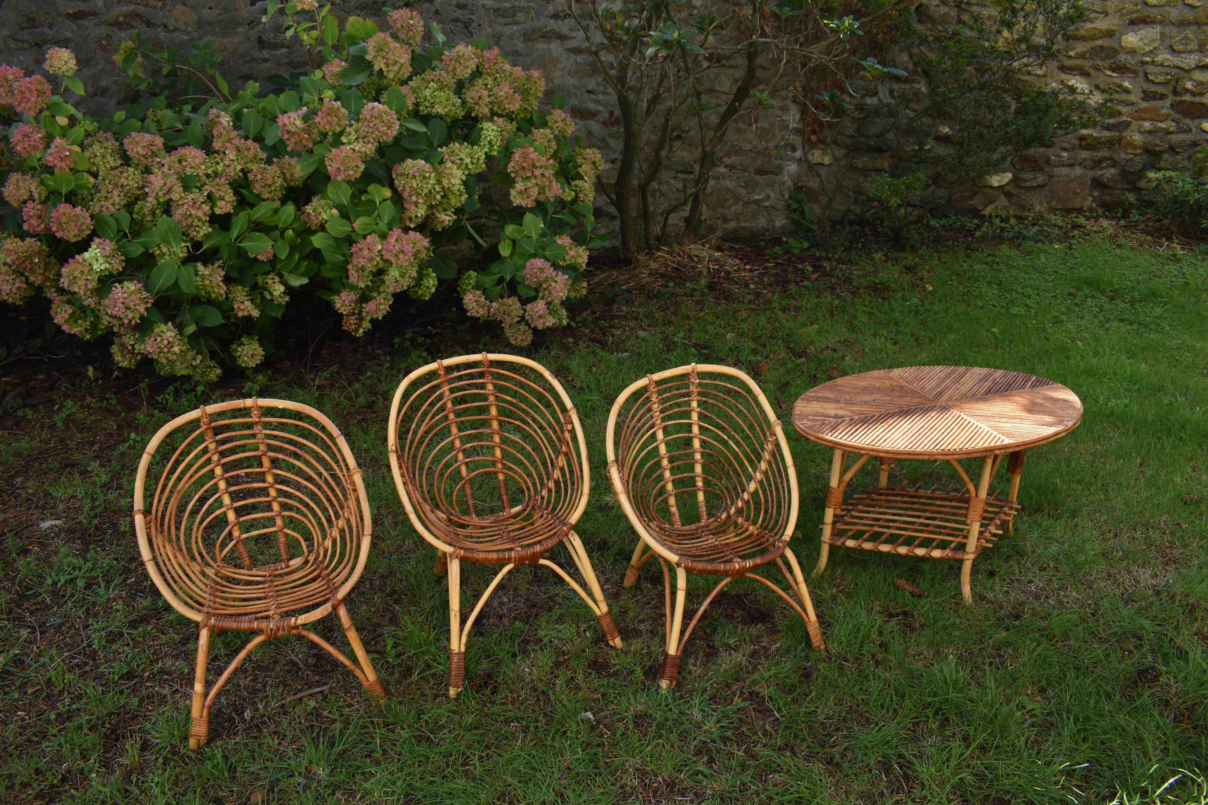 Vintage rattan living room for children 70s