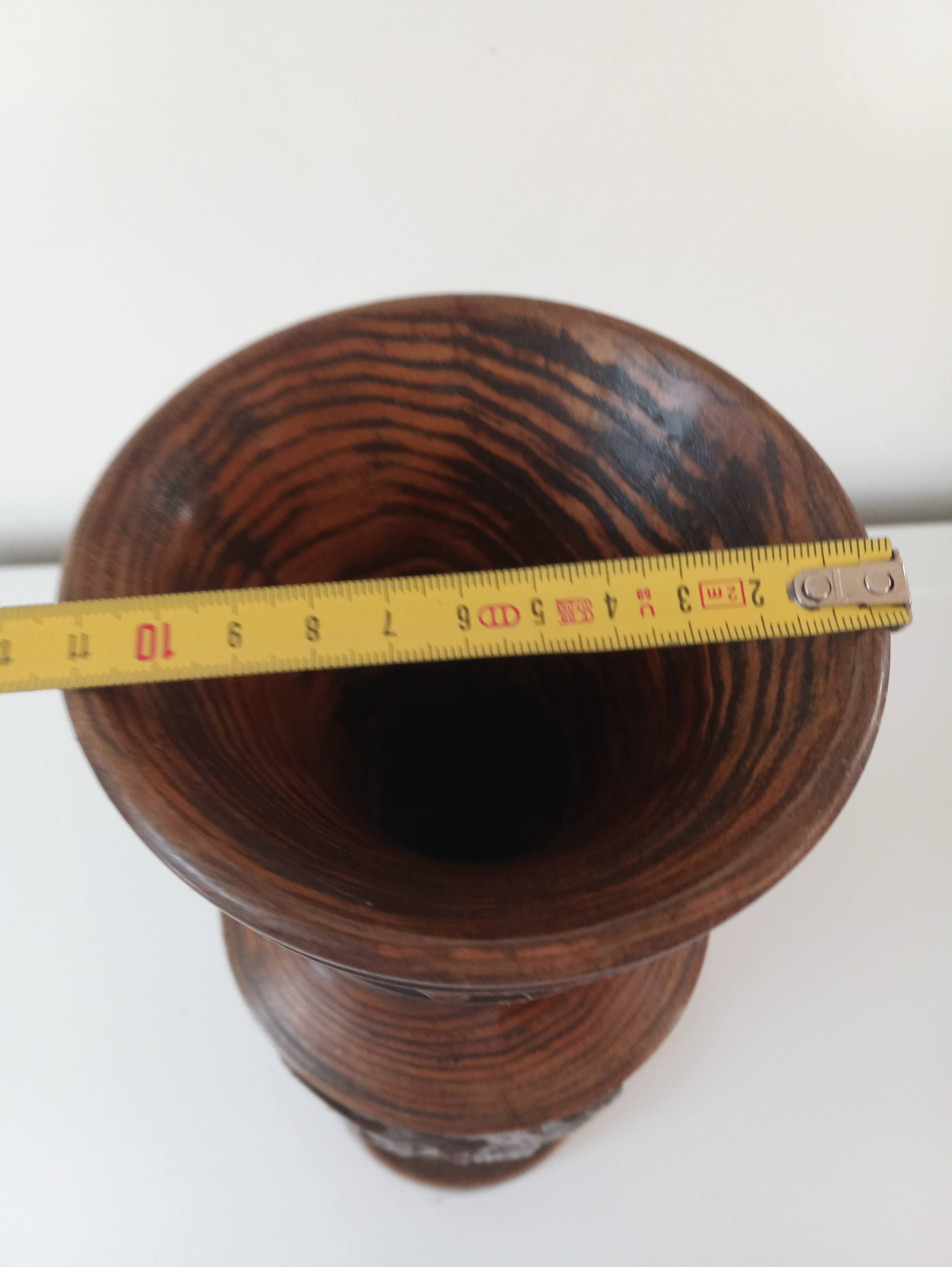 Vase bois massif sculpté à la main