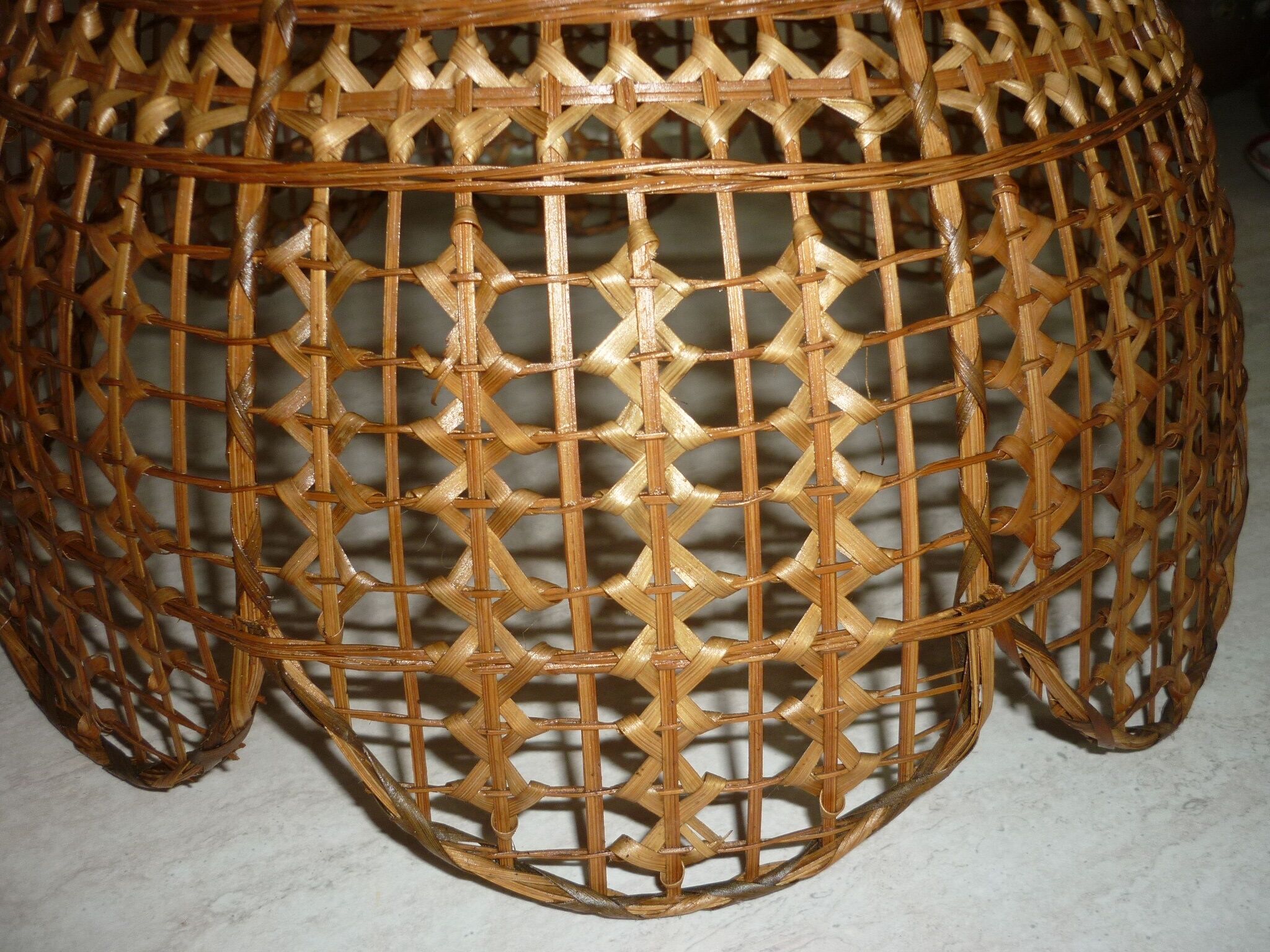 Braided wicker lampshade