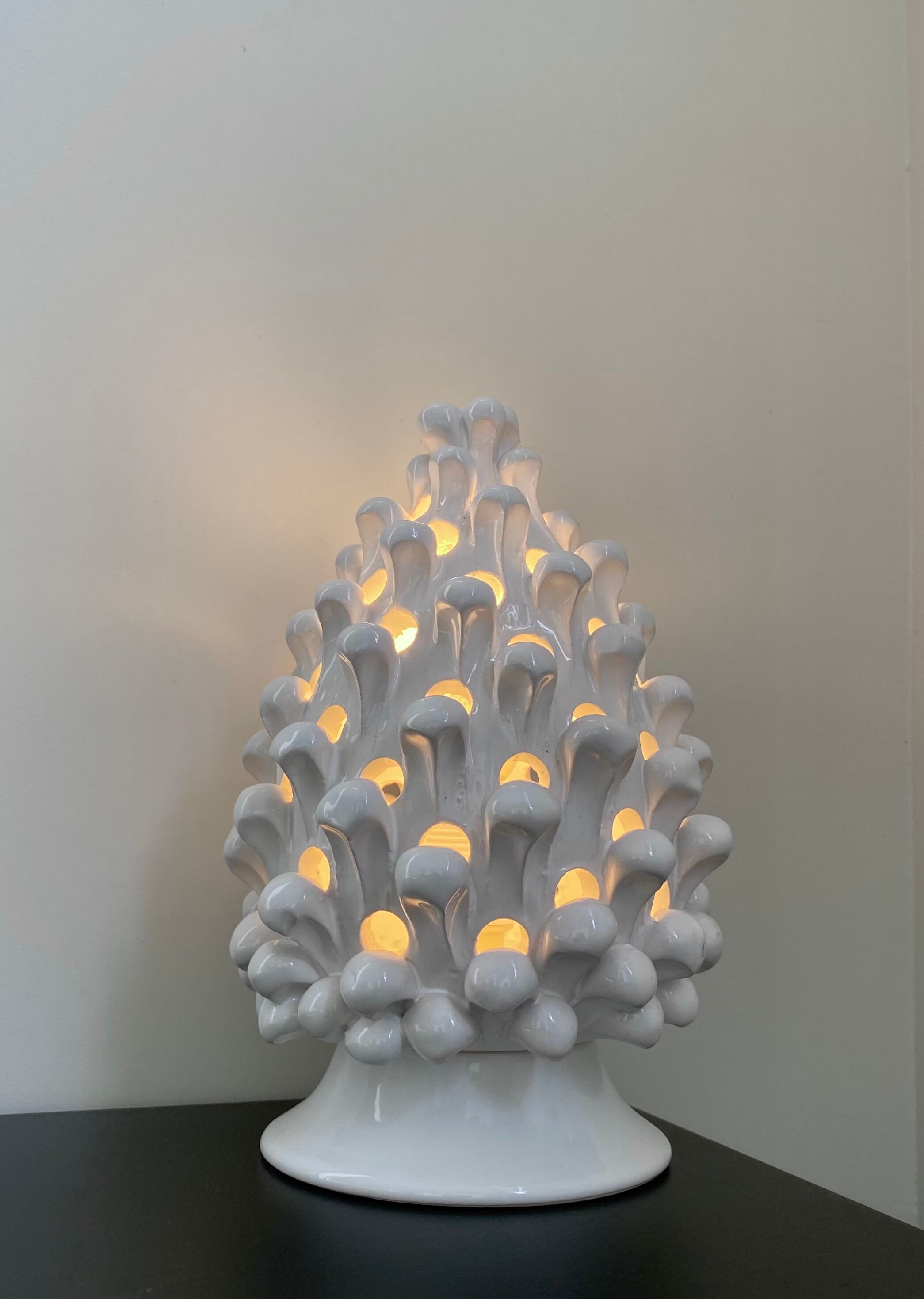 Pine cone lamp, made of Caltagirone ceramic