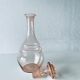 Carafe en verre rose