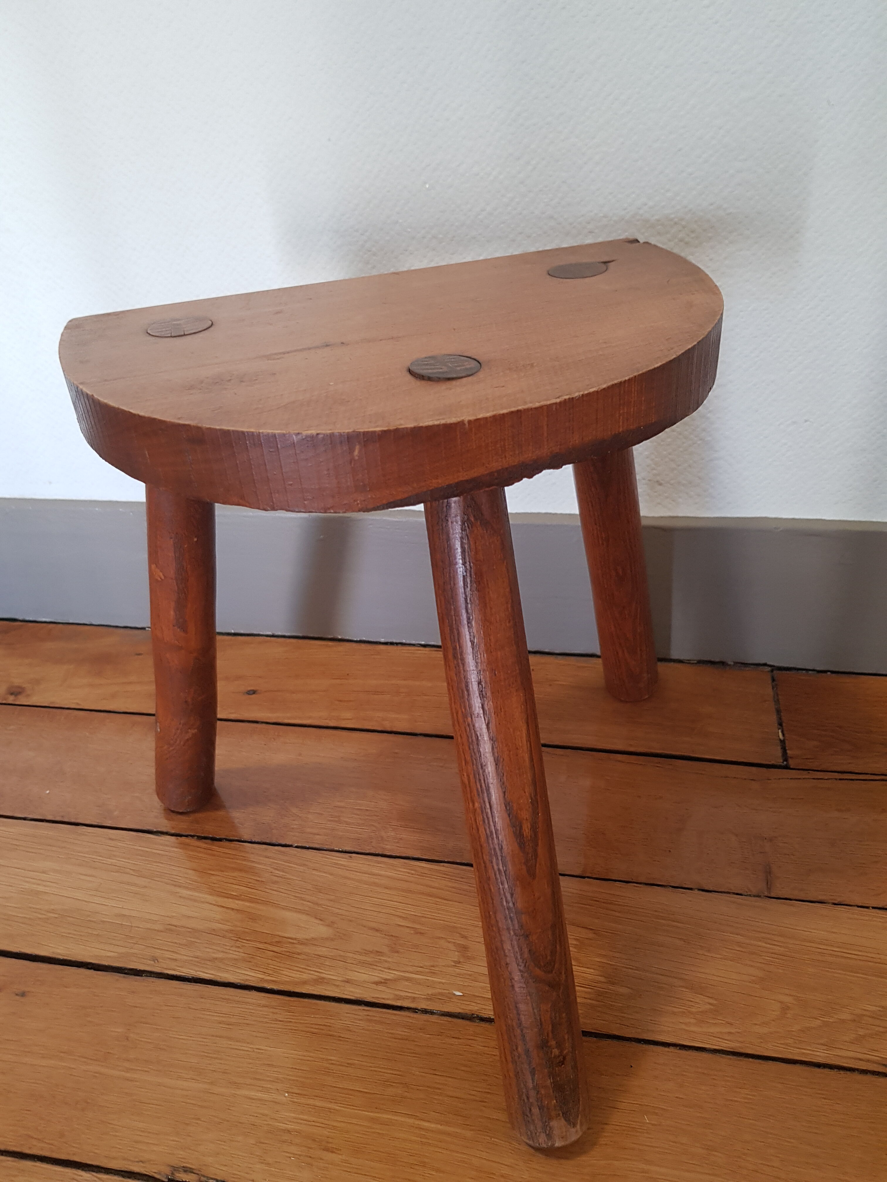 Tripod tabouret