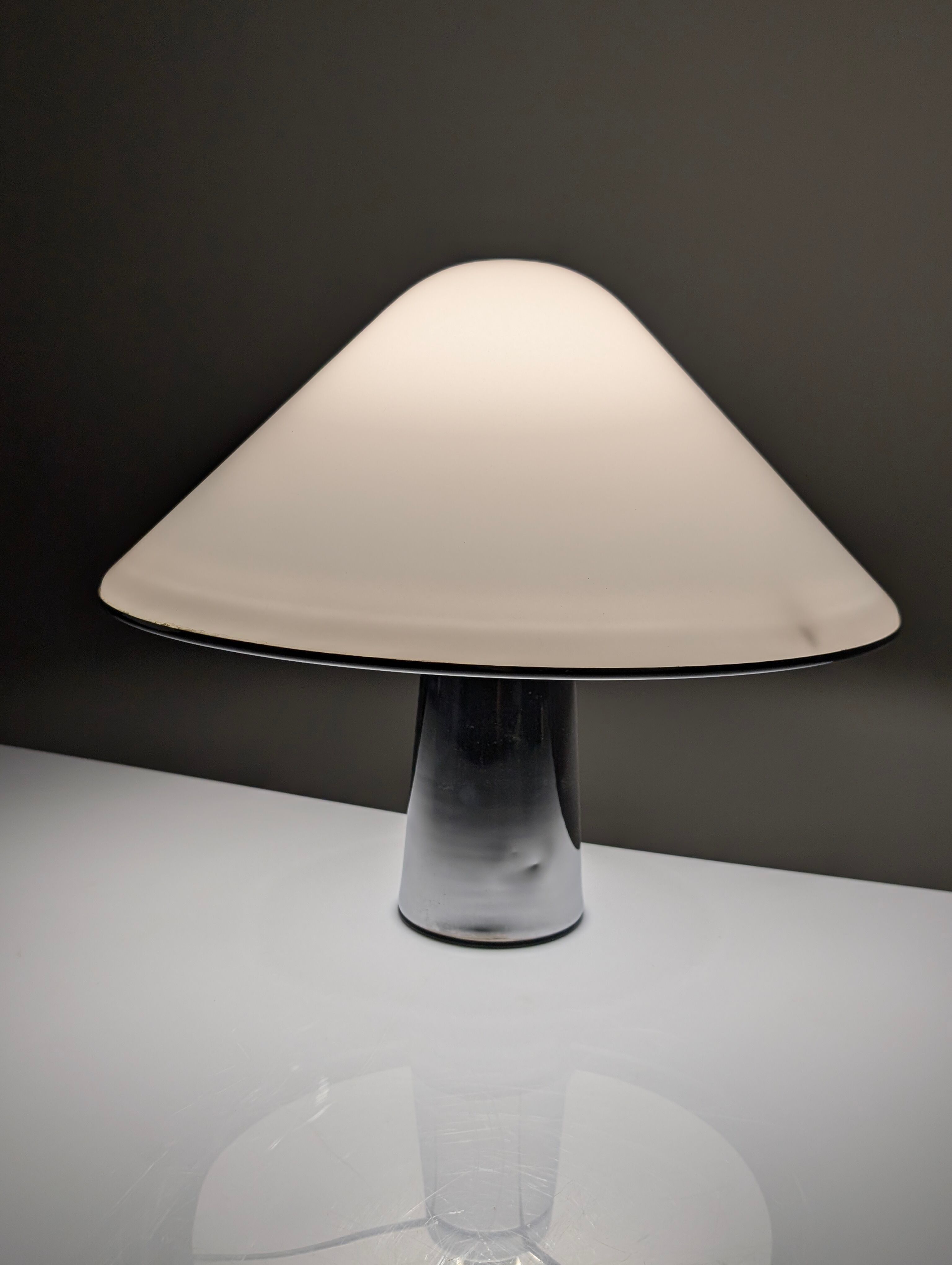 Lampe de table Elpis par Harvey Guzzini pour IGuzzini, années 1970.