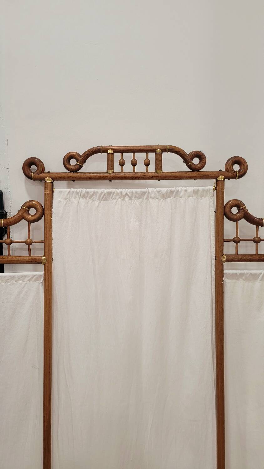Antique screen