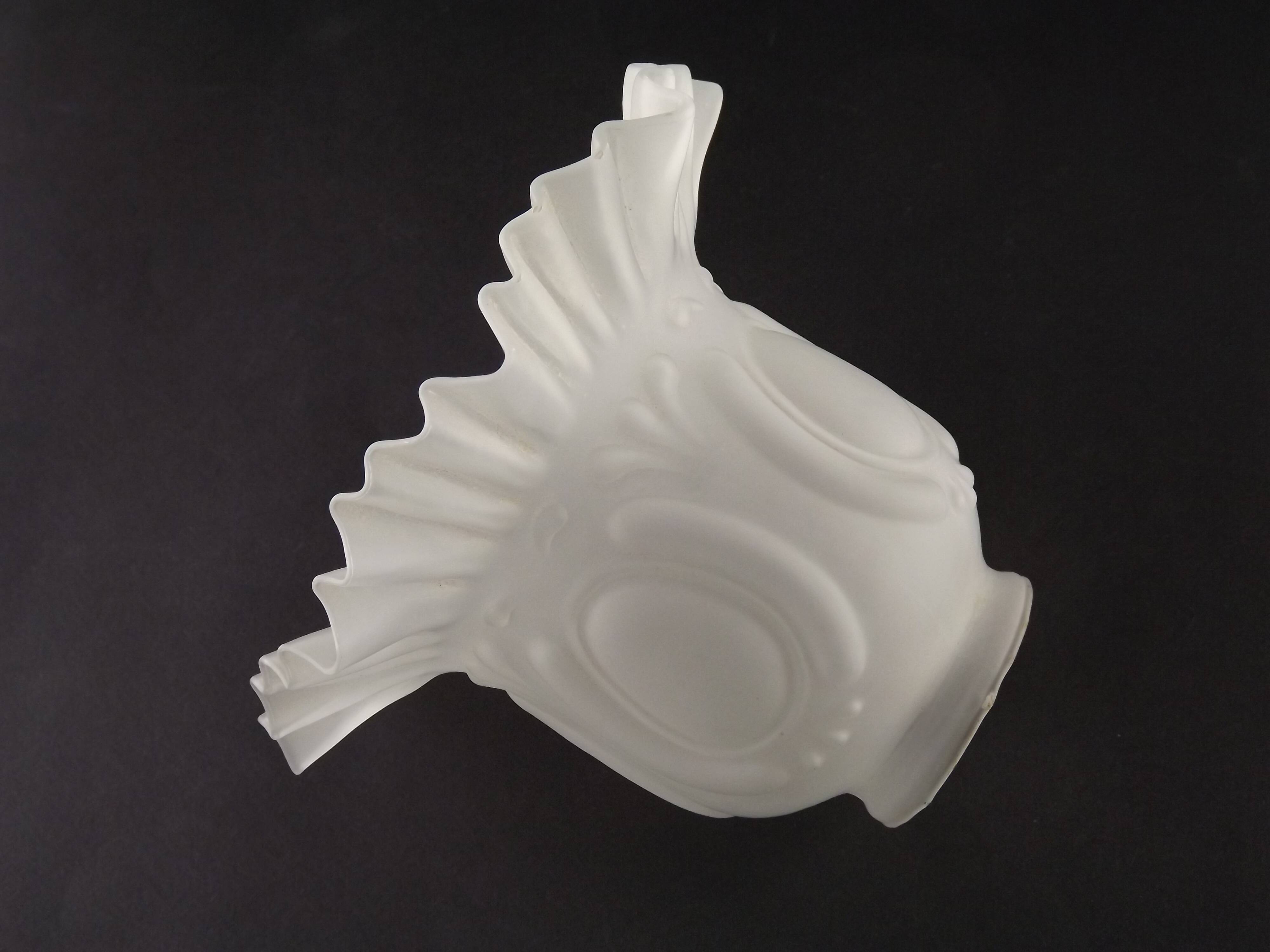 Abat-jour décoratif français vintage blanc opaque avec bordure à volants