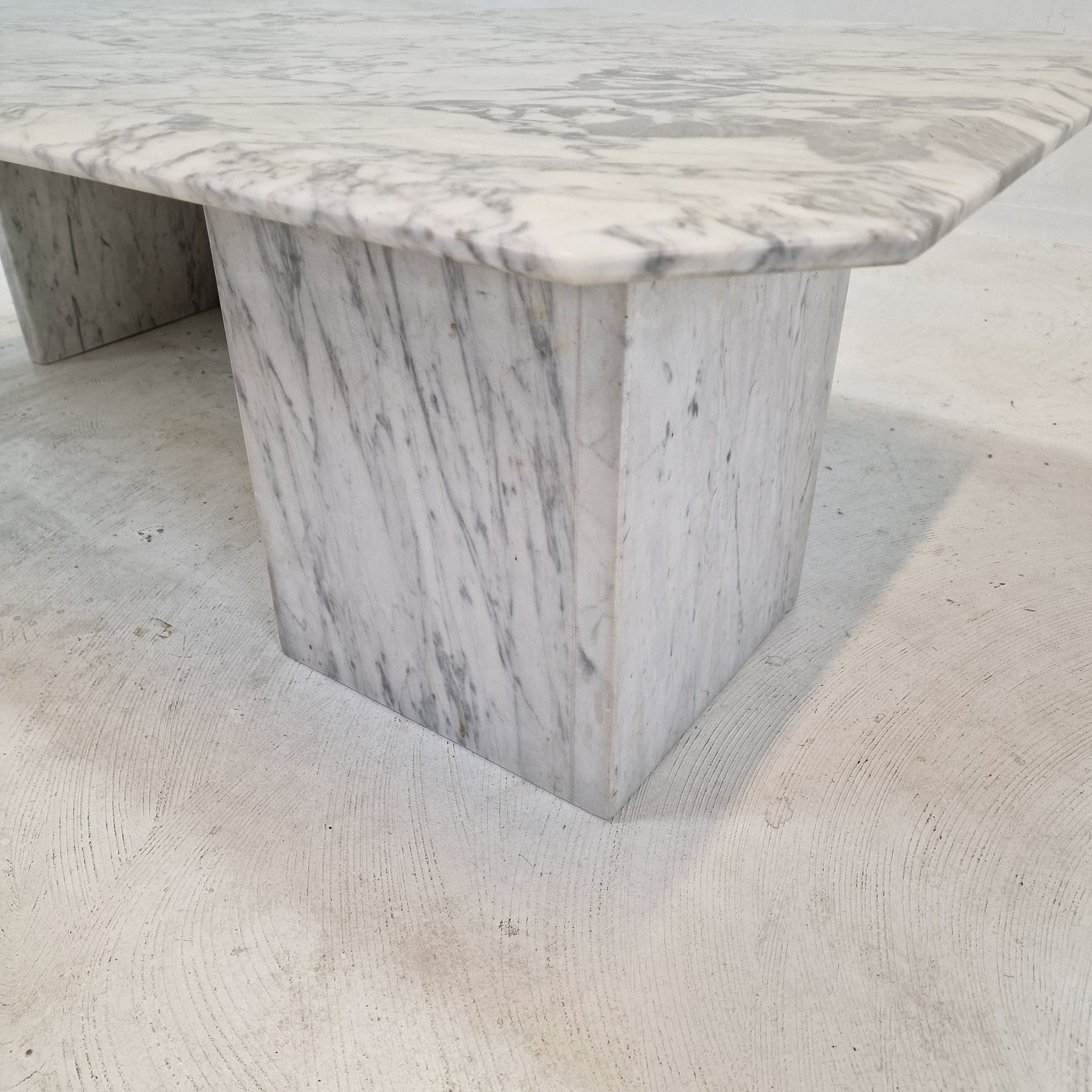 Table basse en marbre italien années 1970