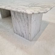 Table basse en marbre italien années 1970