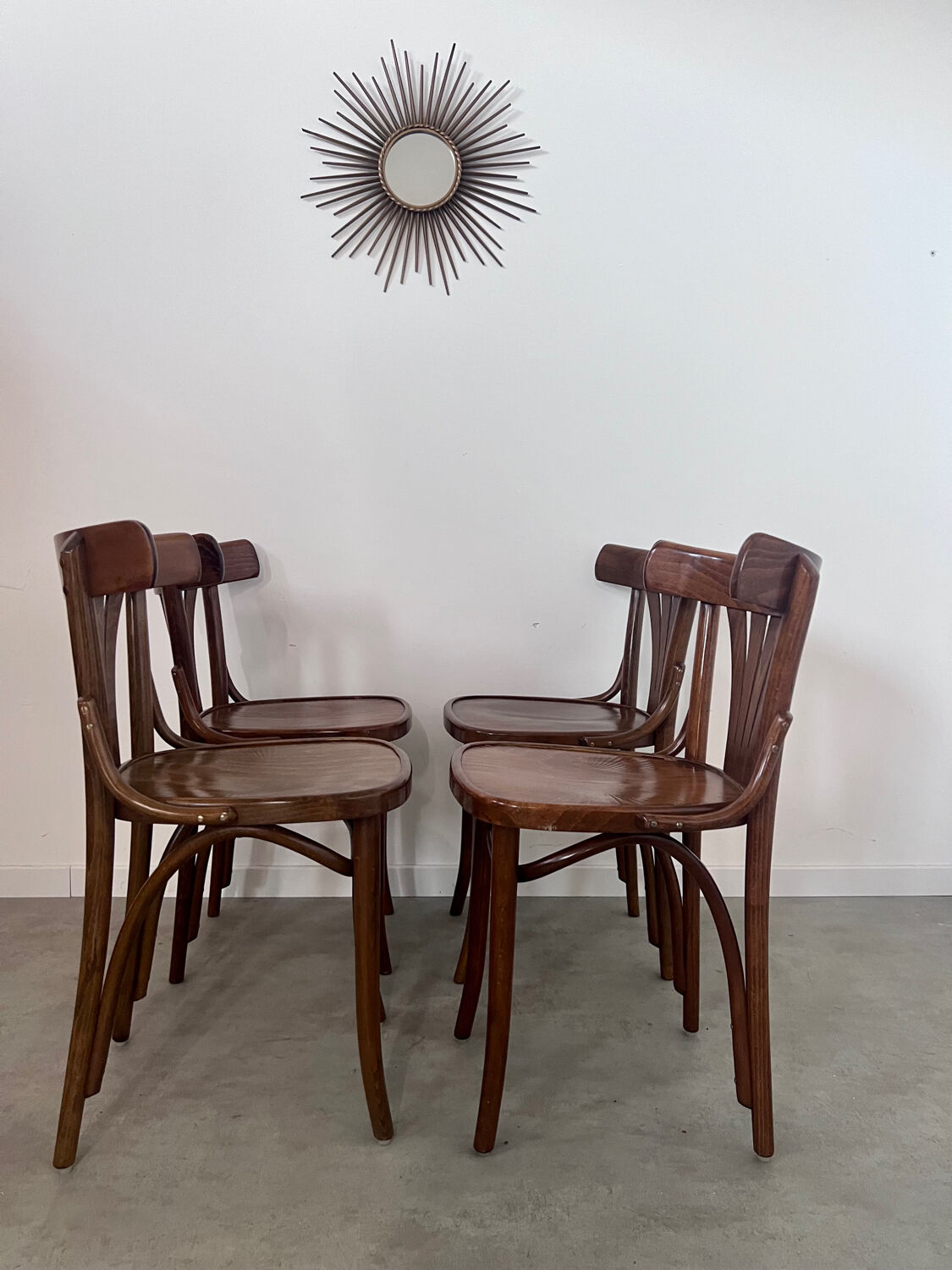 Lot 4 old vintage bentwood bistro chairs from the 70s
