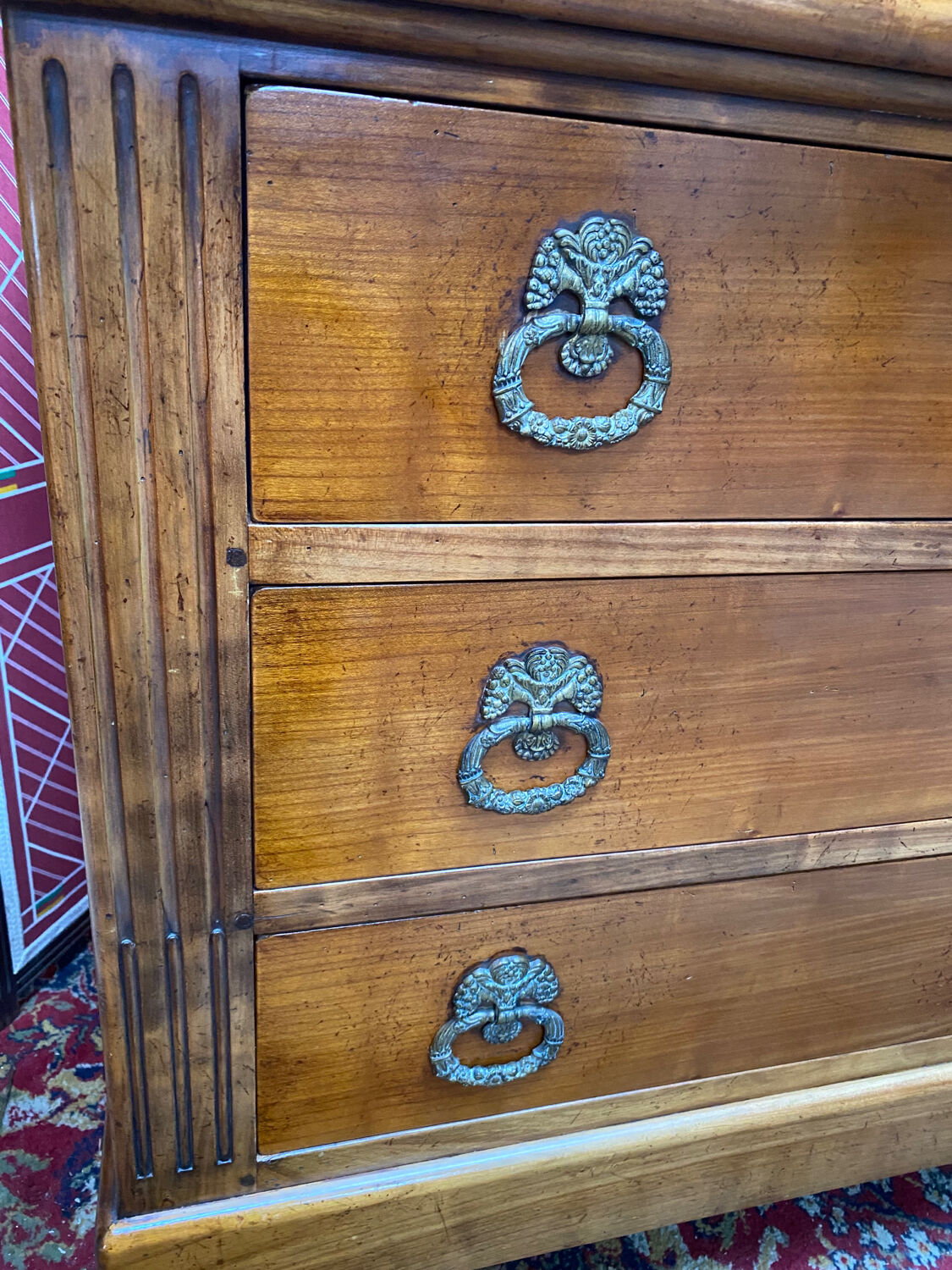 Commode en massif style Louis XVI, 3 tiroirs