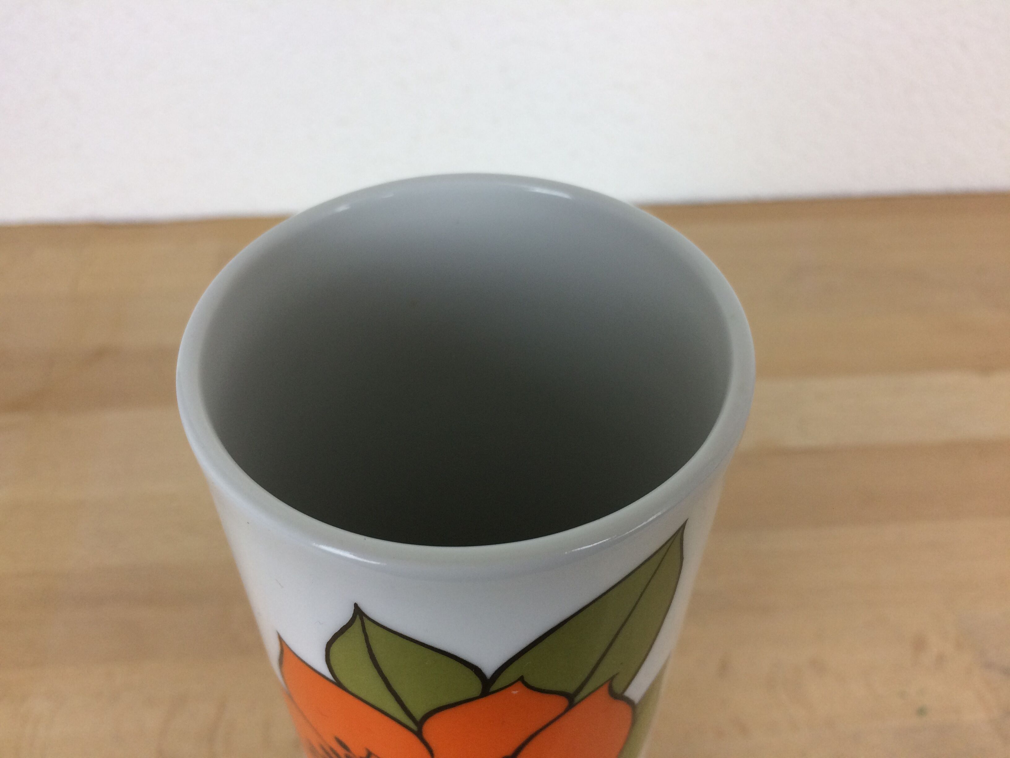 Vase roll orange flowers, ceramics of the 70s