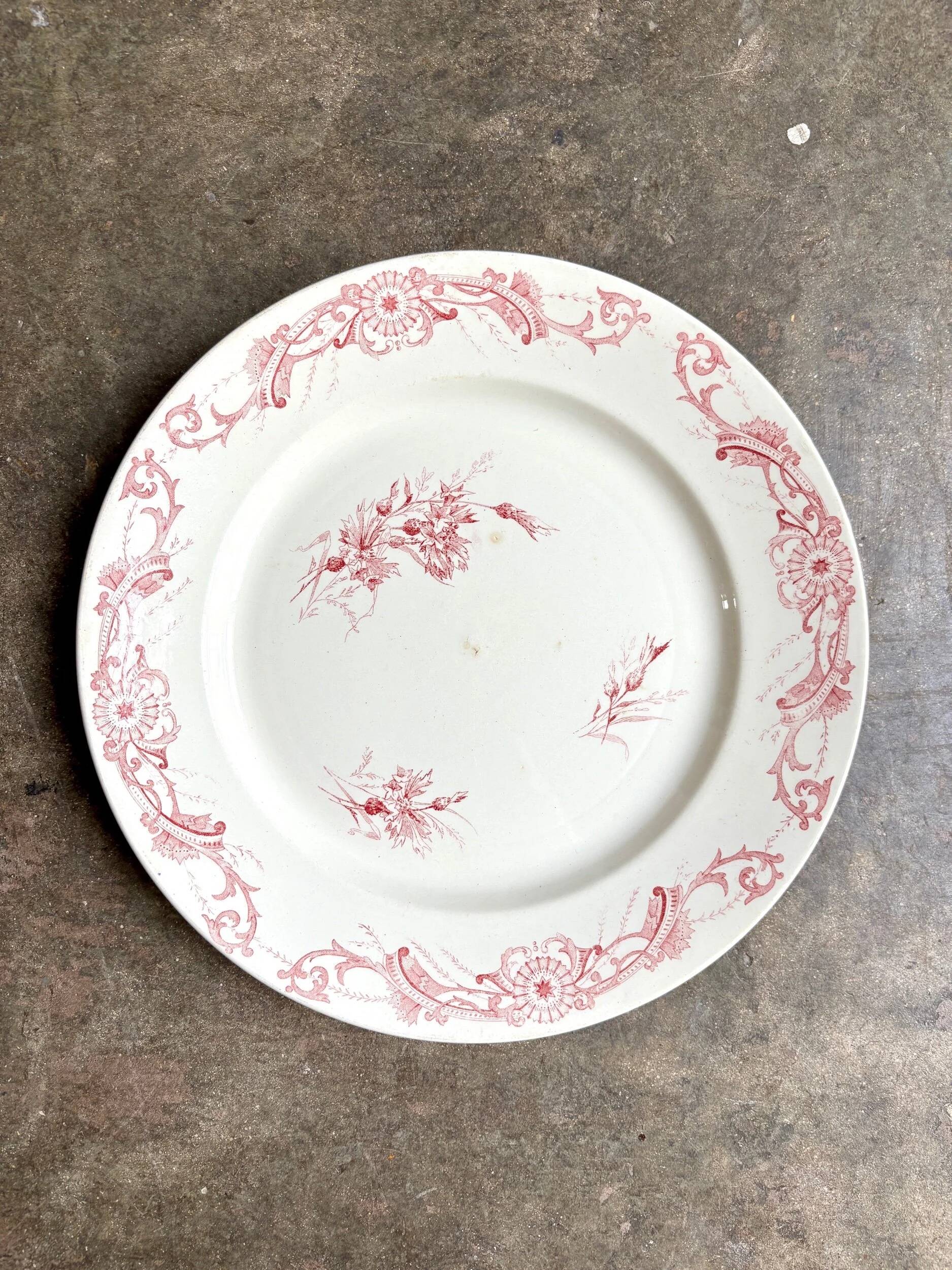 Creil & Montereau round dish in pink ironstone, "Centaurée" service