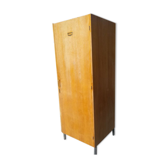 Wooden boarding cabinet