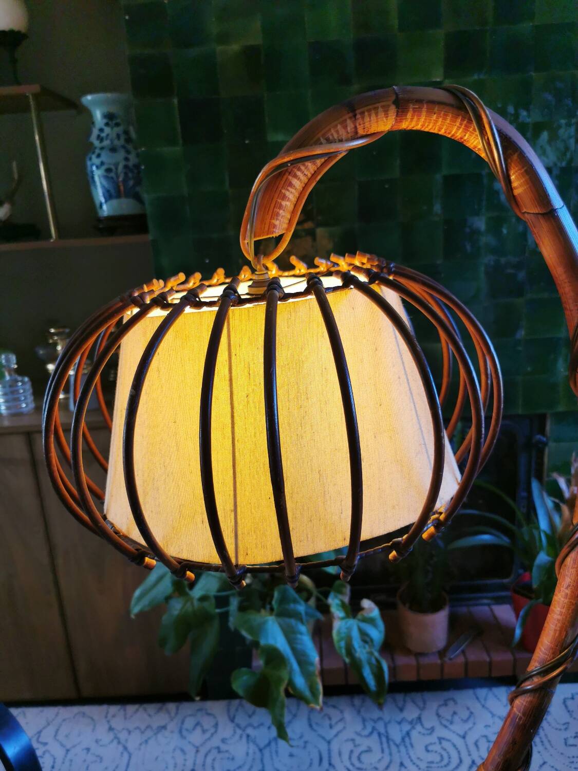 Lampadaire vintage en rotin Louis Sognot