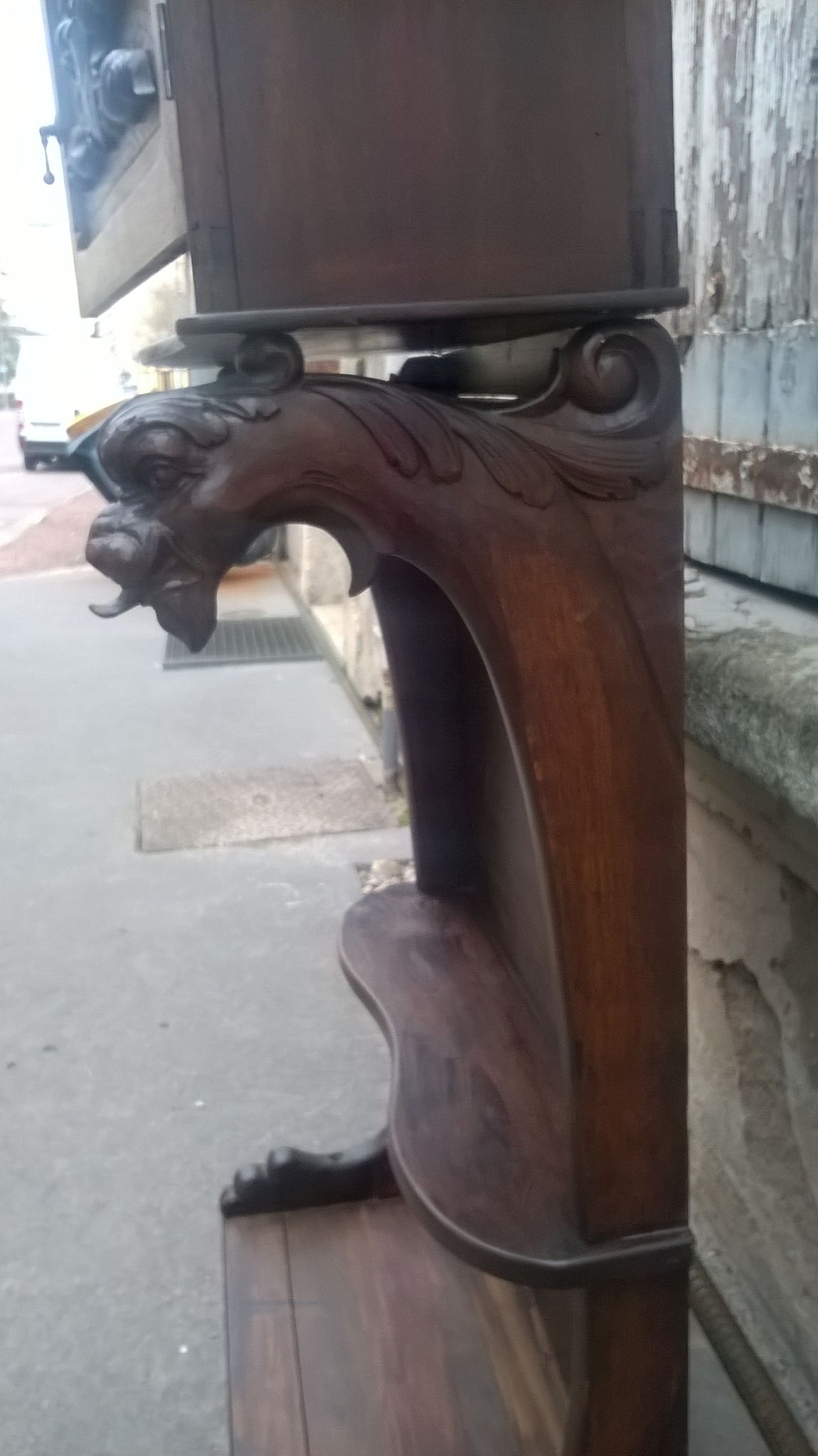 Meuble étagère sculpté
