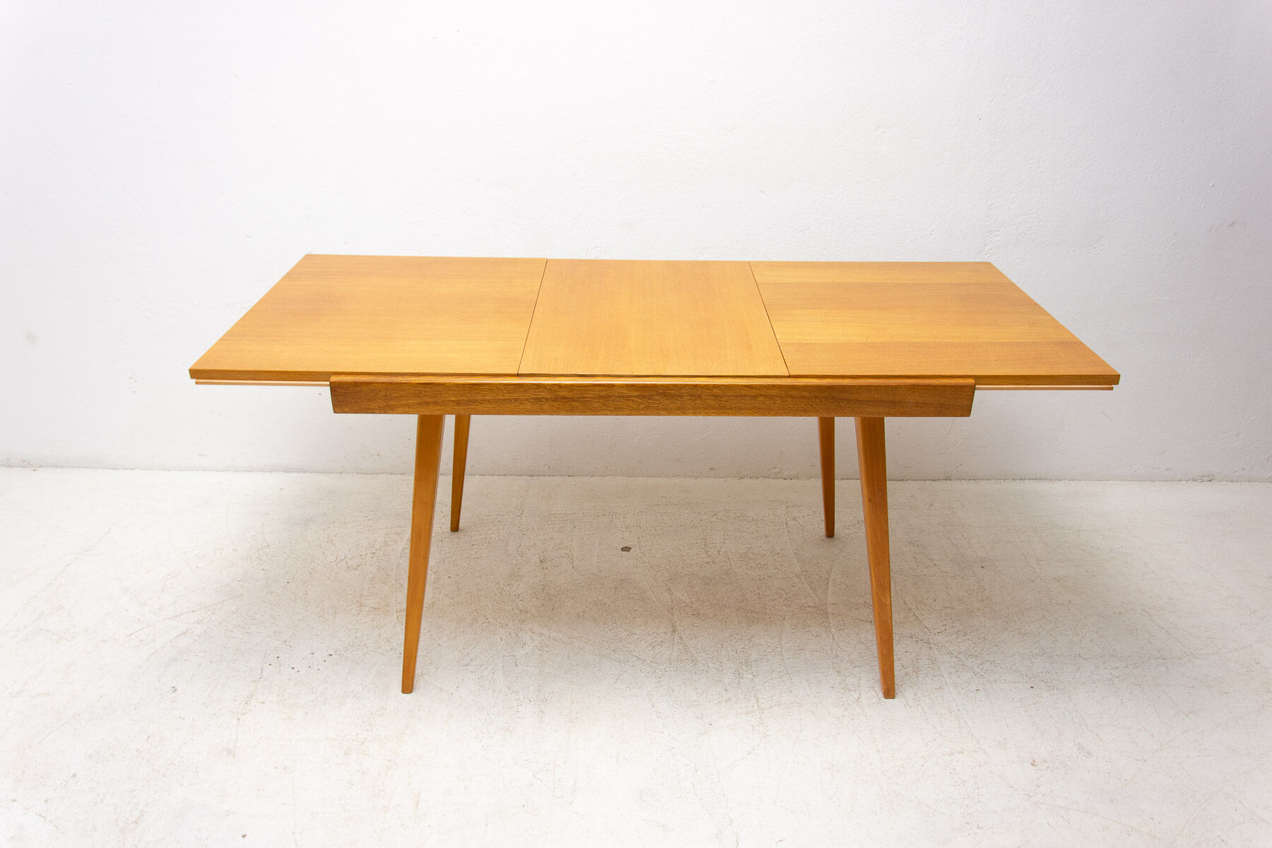Table à manger pliante du milieu du siècle par František Jirák pour Tatra nábytok  années 1970