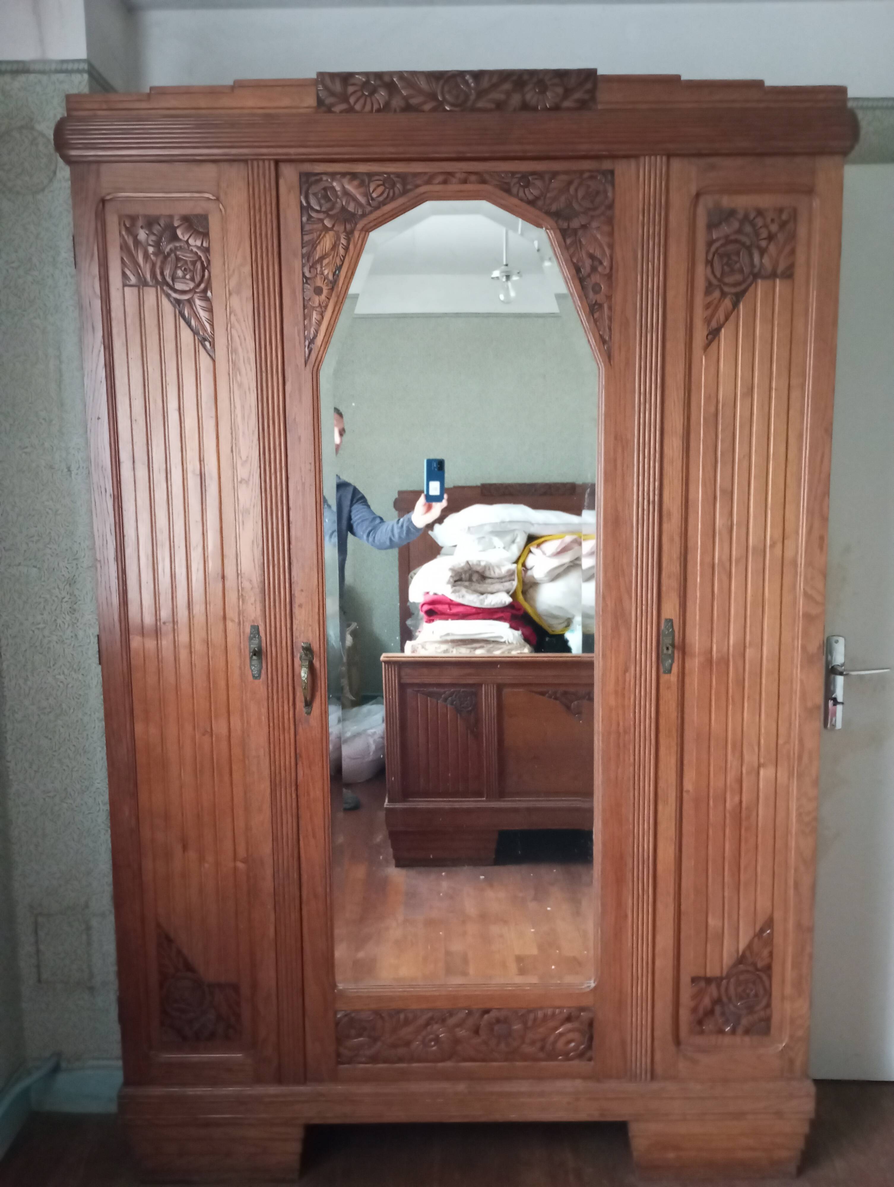 Old wardrobe from the 40s
