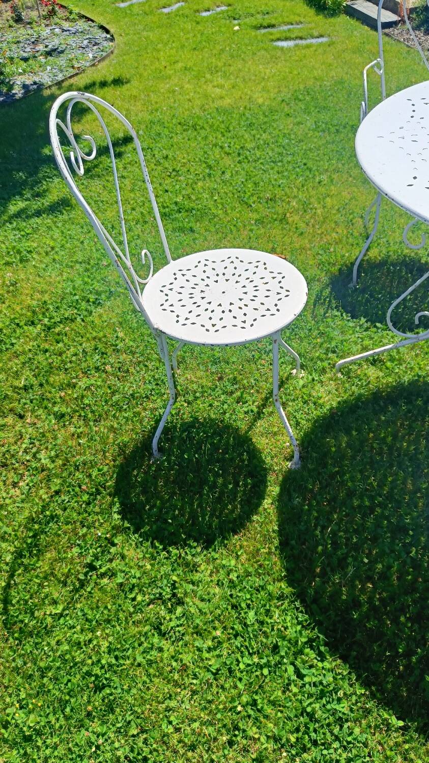 White wrought iron garden furniture