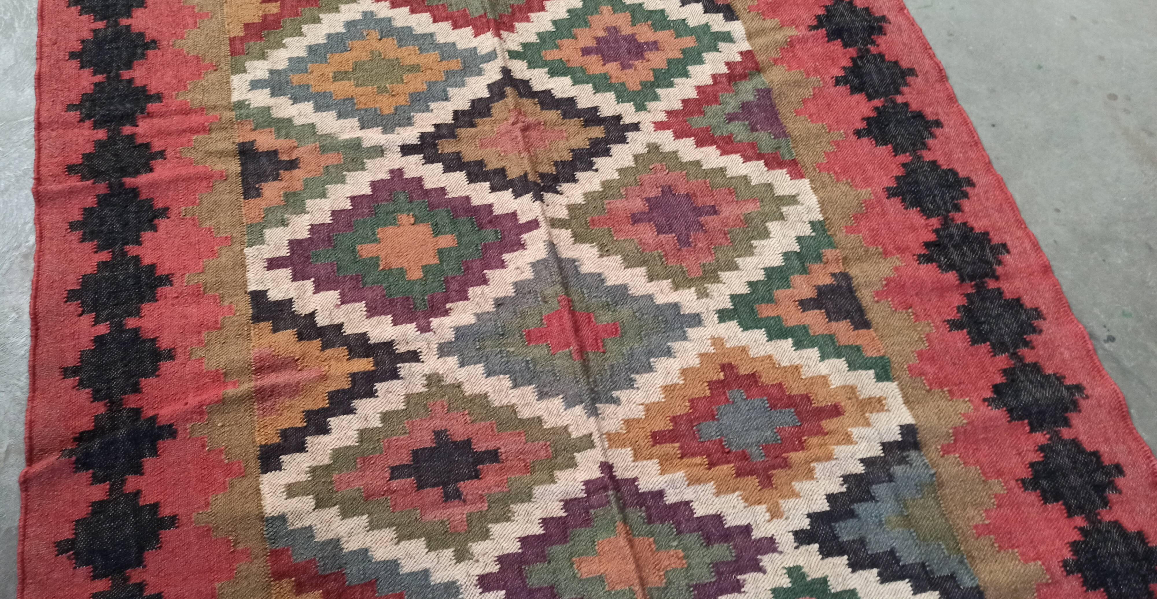 Kilim rug in jute and cotton. 150cm x 240cm