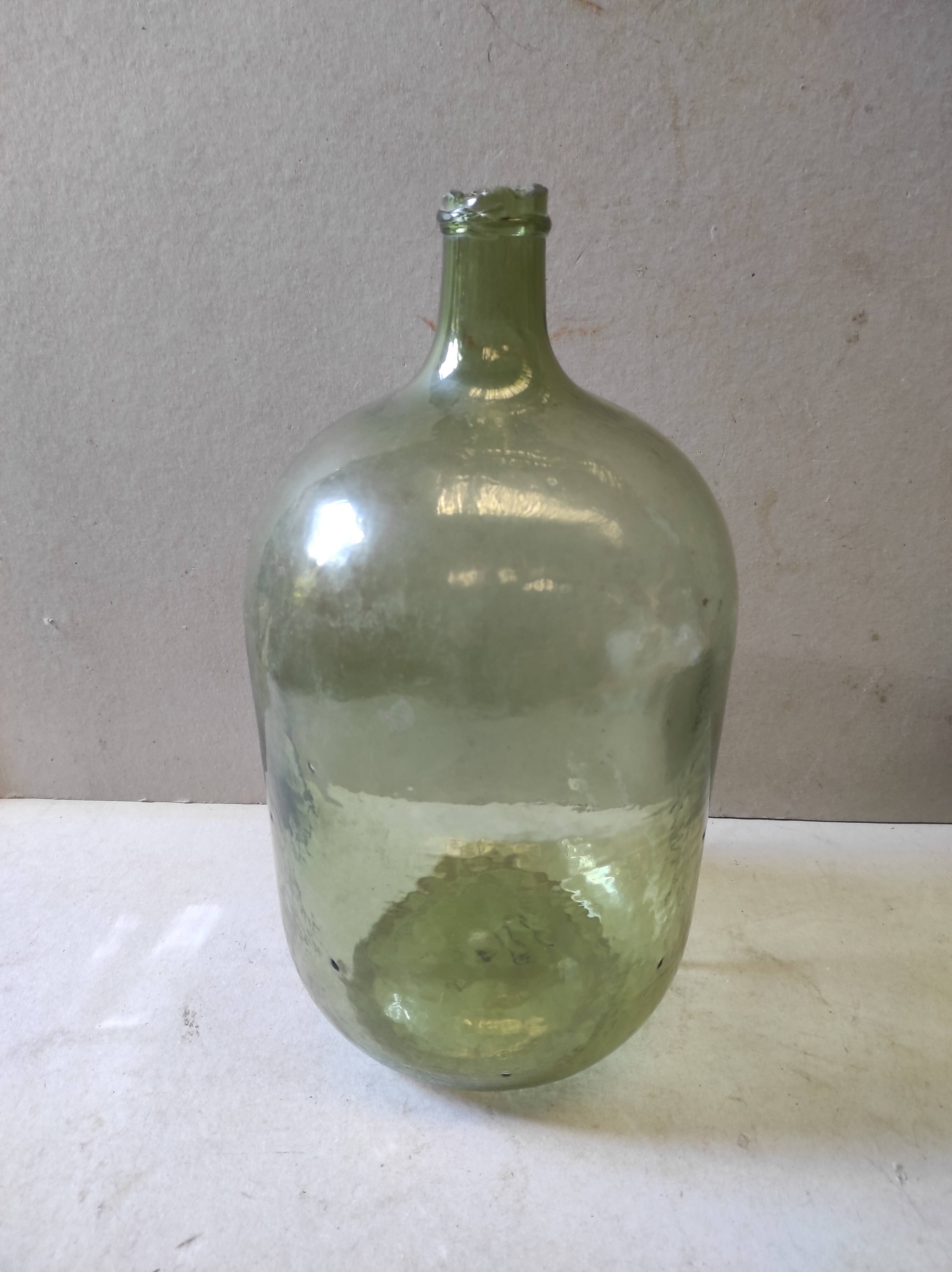 Vintage former lady-jeanne in green glass 10 L broken neck