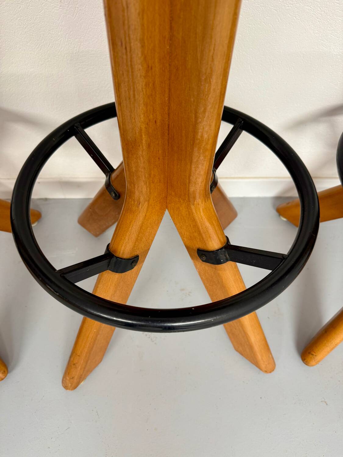 Set of 4 solid elm wood bar stools, vintage 70s design