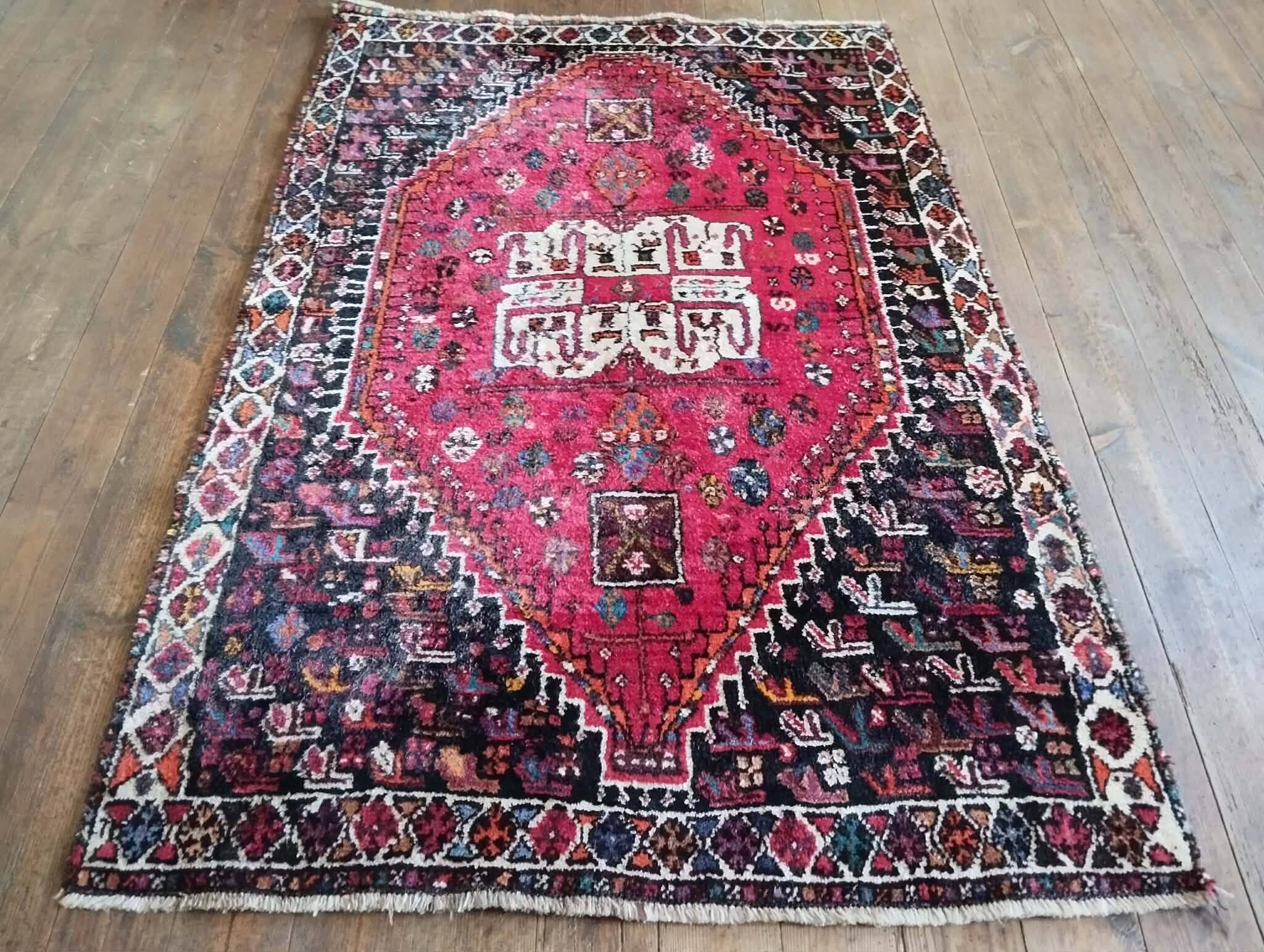 Handmade Persian Shiraz rug 168x111cm