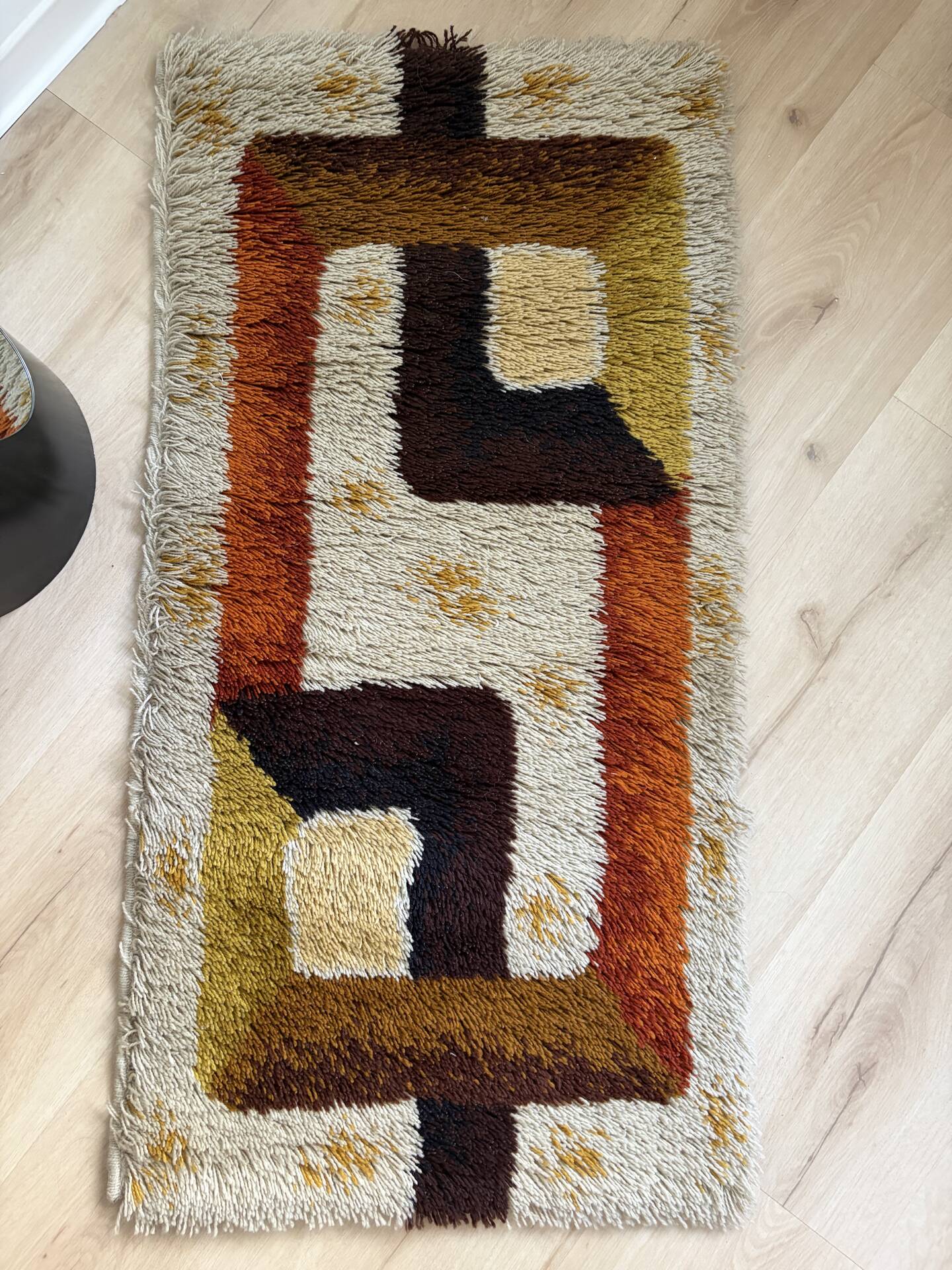 Vintage 1970s Space Age rug in long pile wool 62x115.